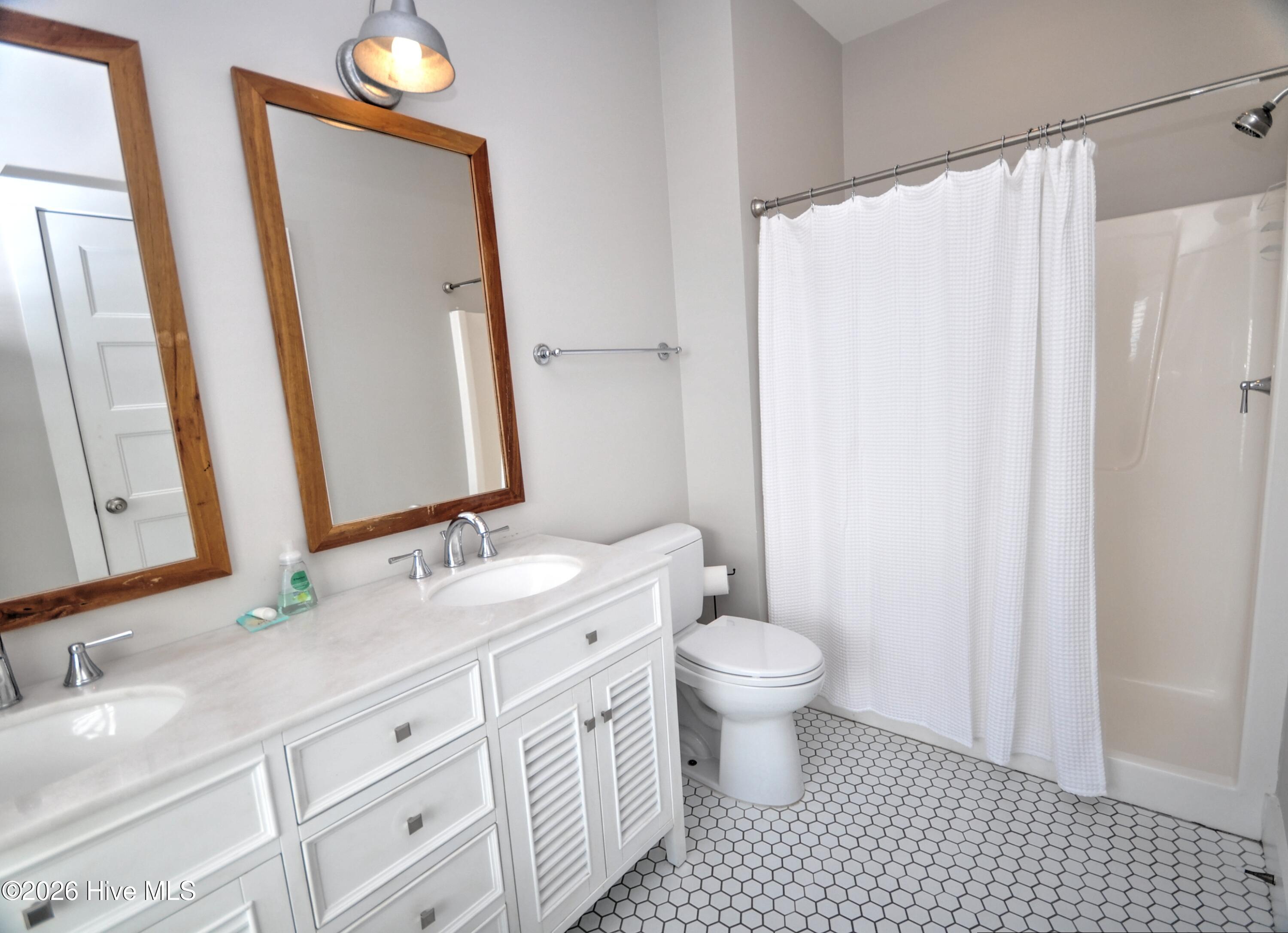 100561409 | Photo 52