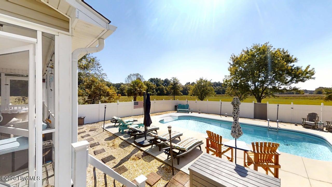 100570322 | Photo 56