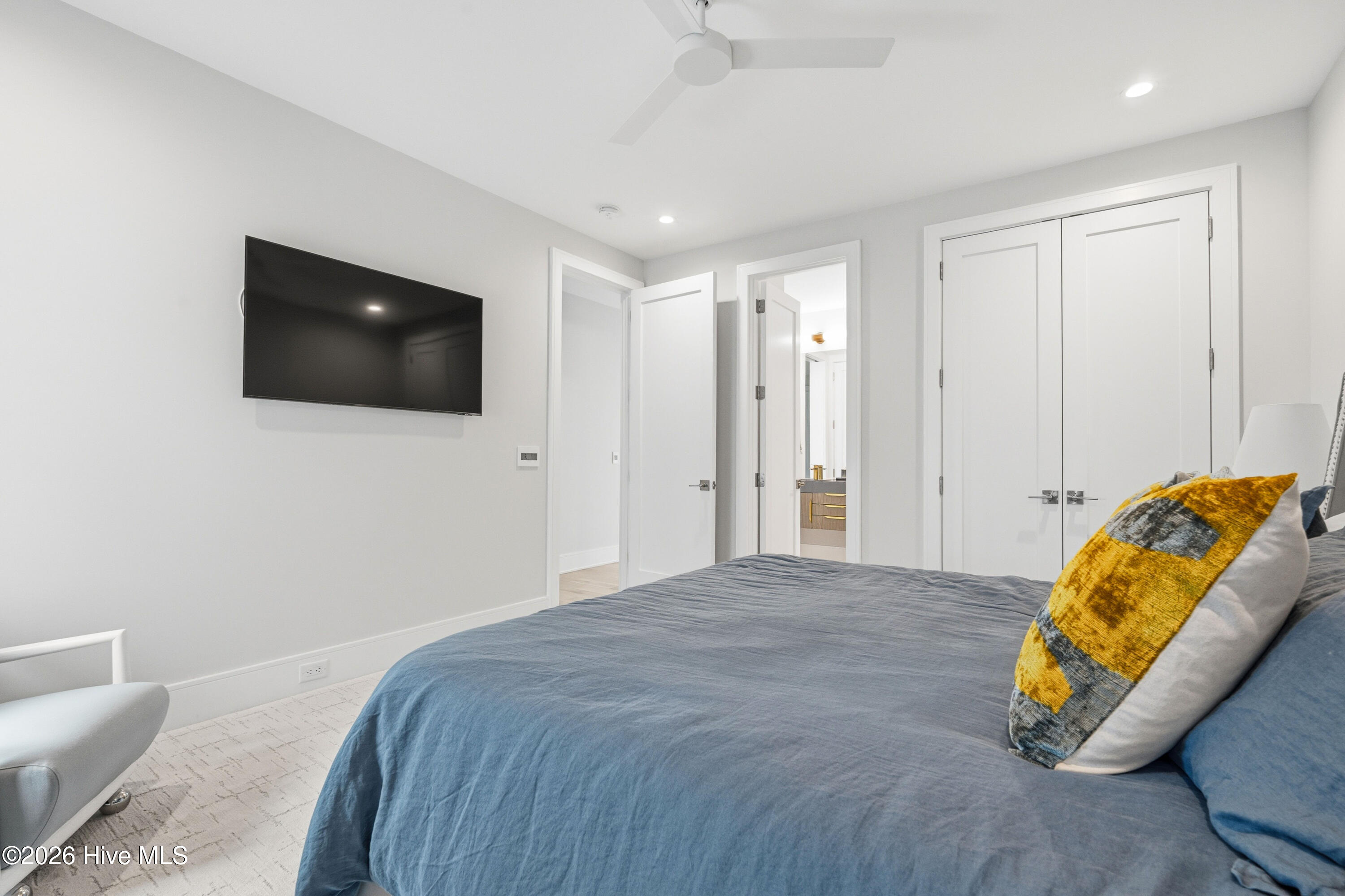 100567165 | Photo 62