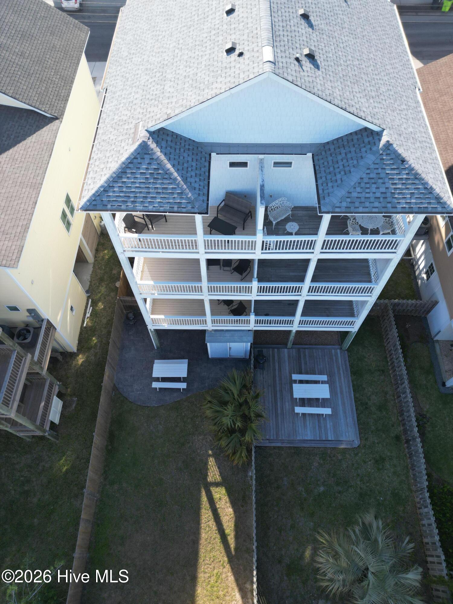 100570467 | Photo 39