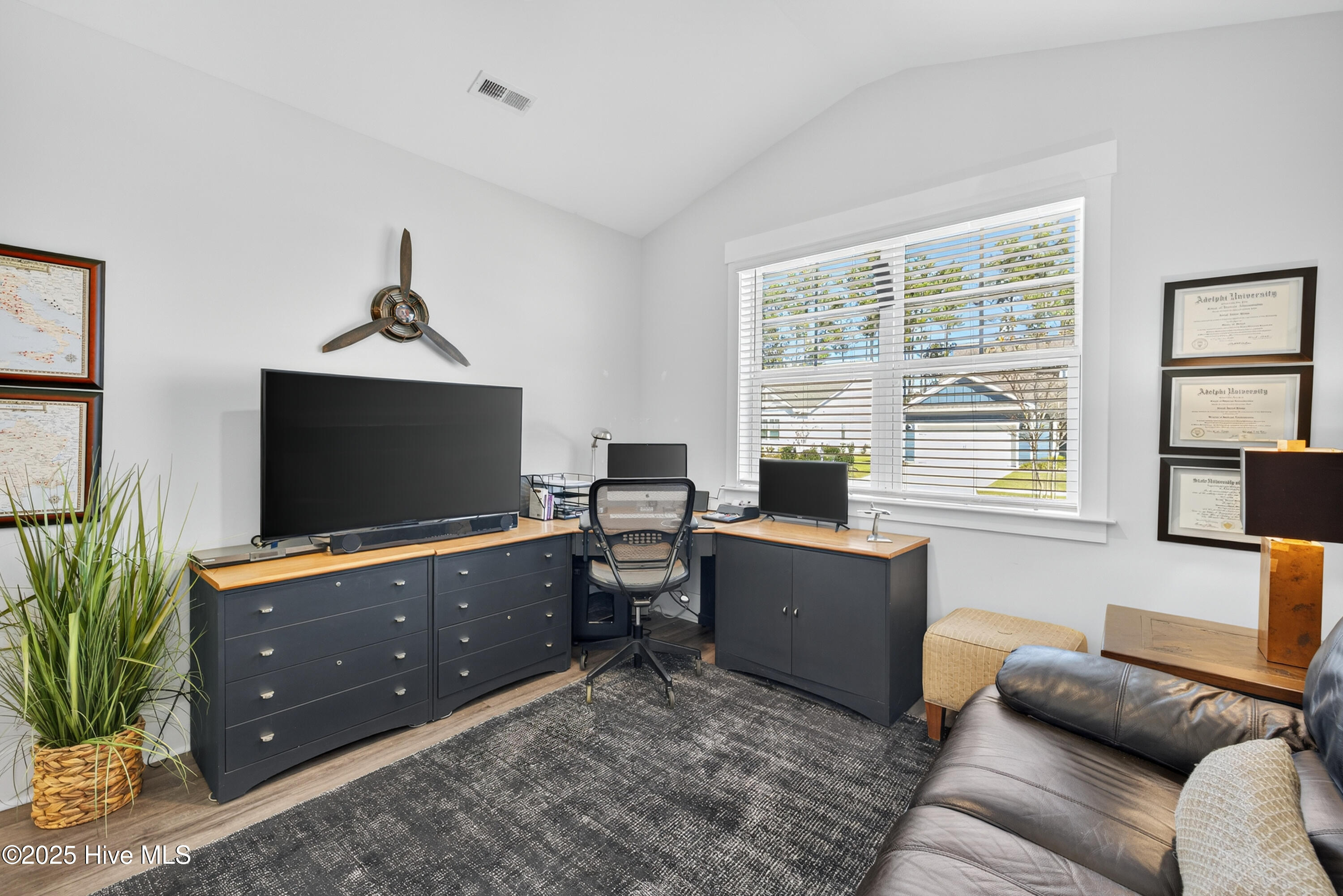 100538241 | Photo 26