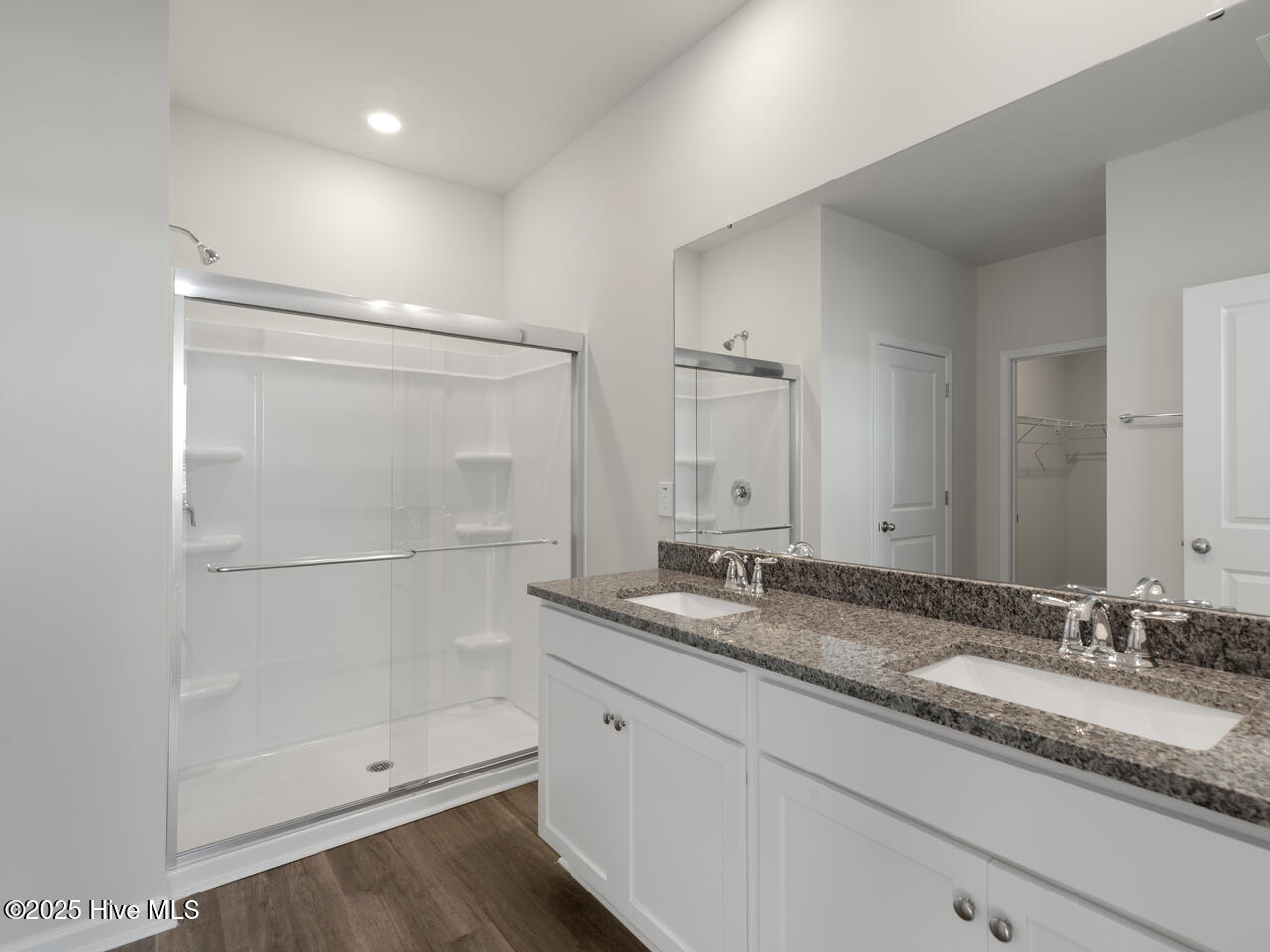 100562093 | Photo 17