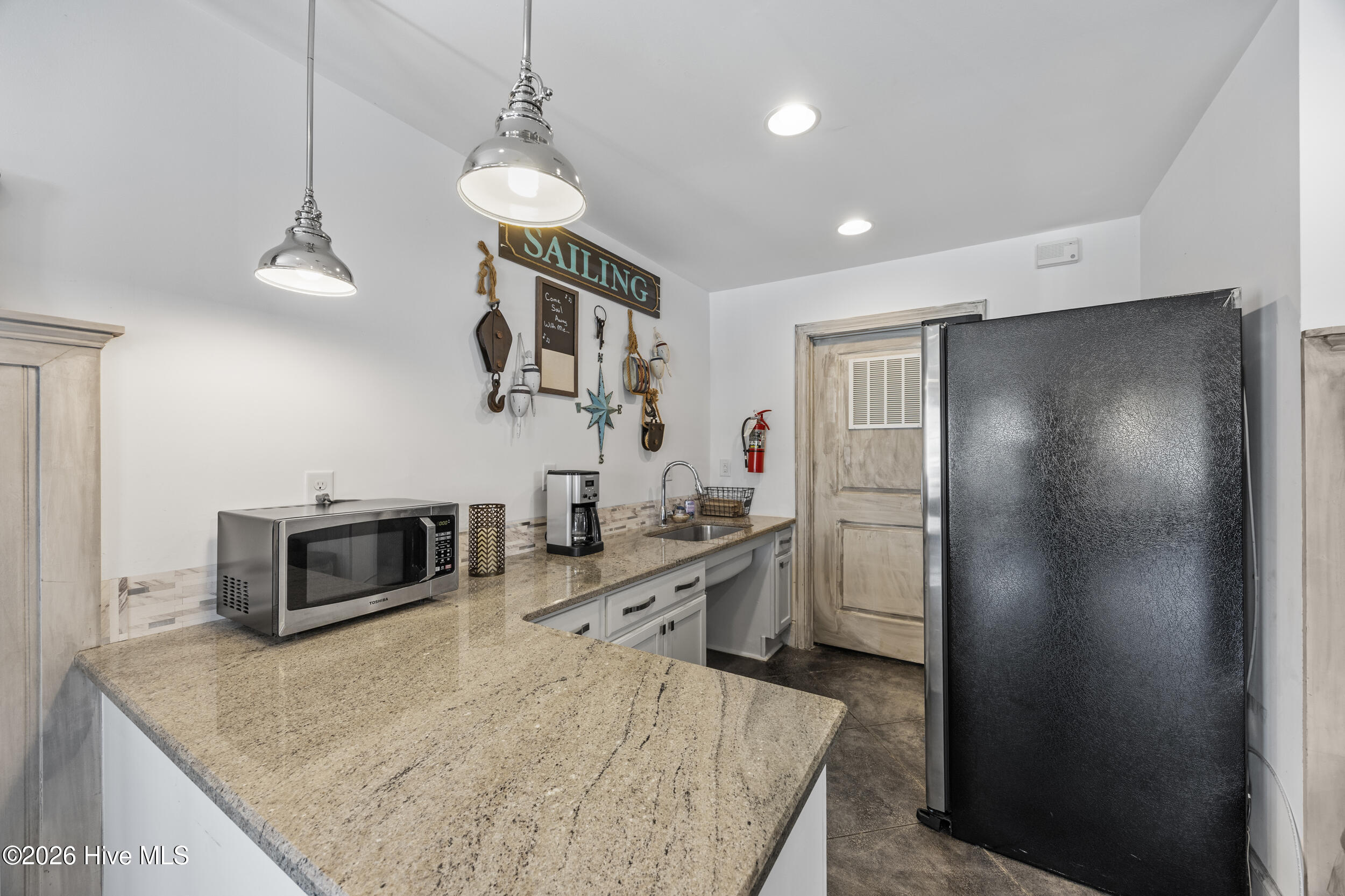 100570393 | Photo 39