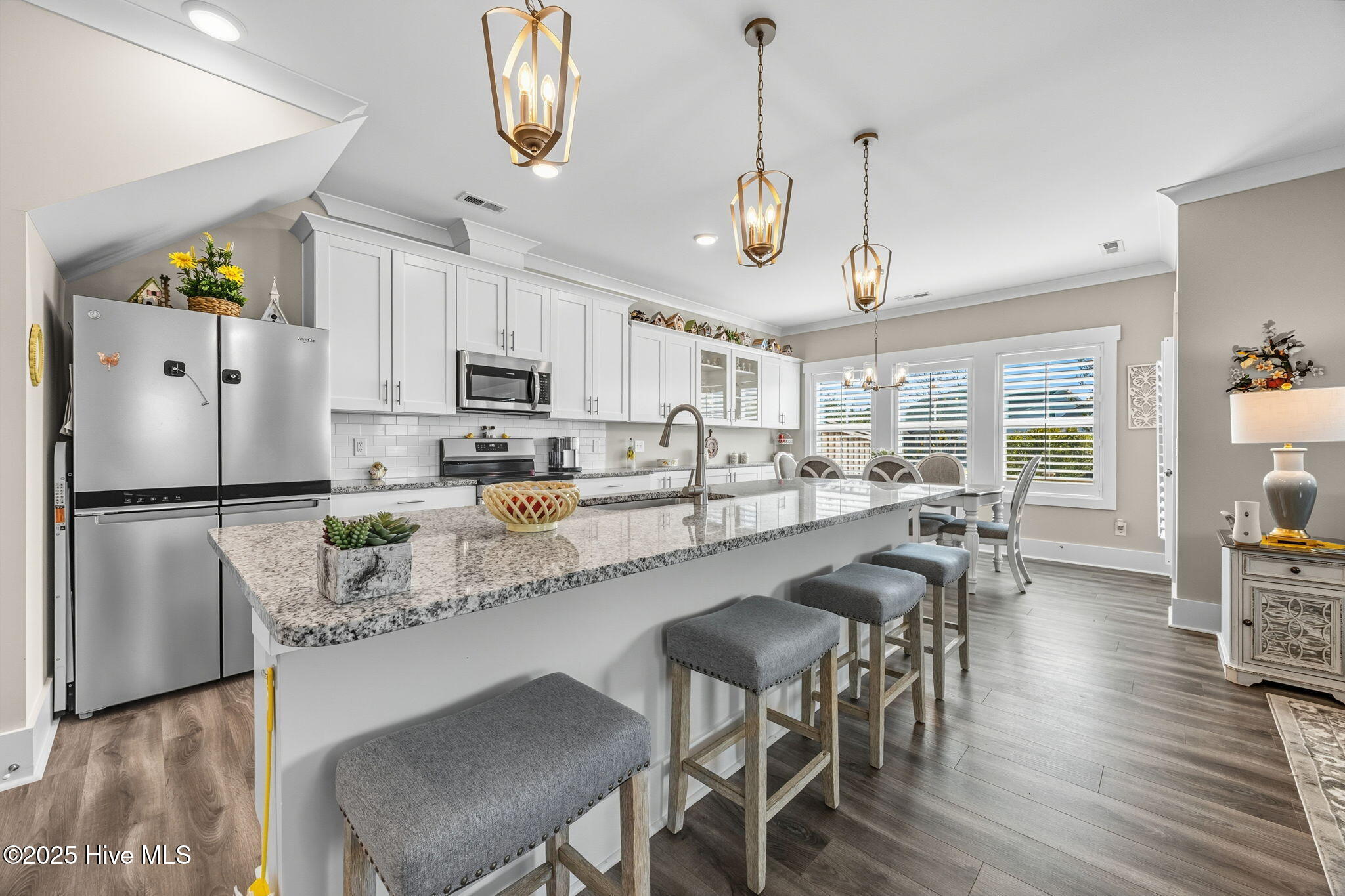 100533920 | Photo 12