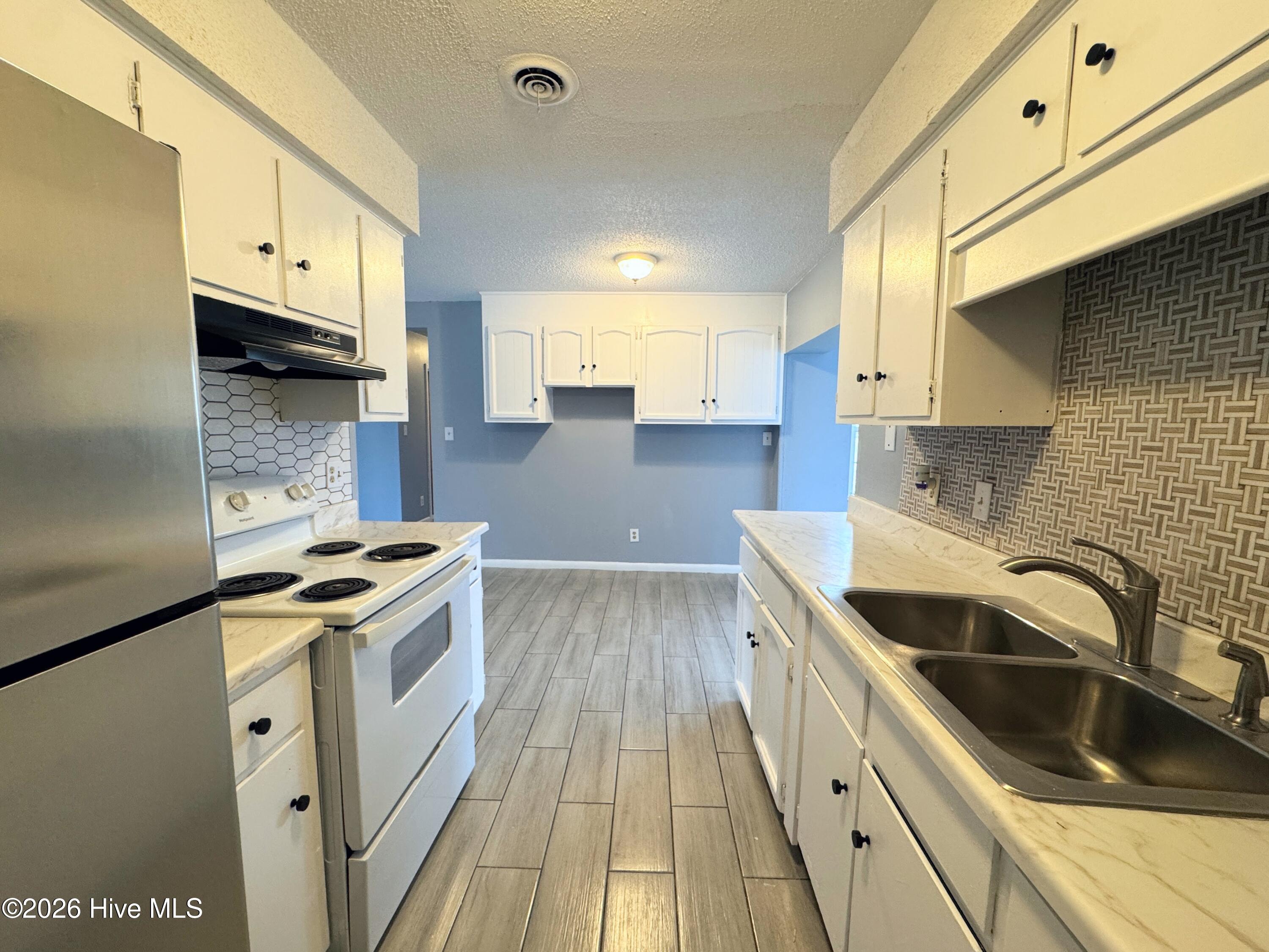 100555957 | Photo 14