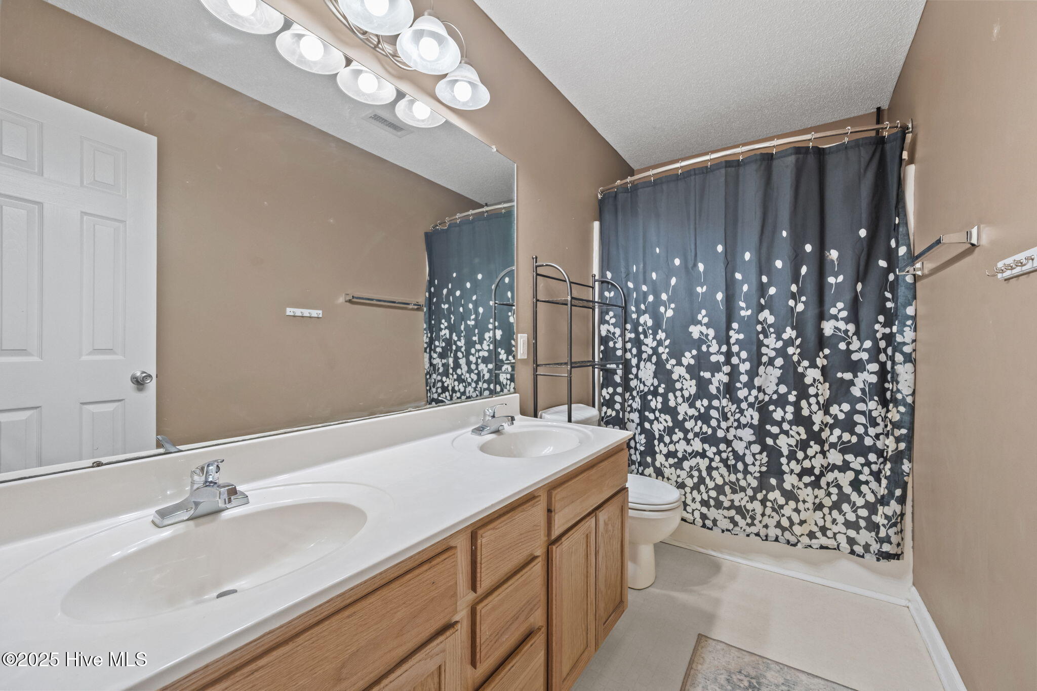 100546137 | Photo 30