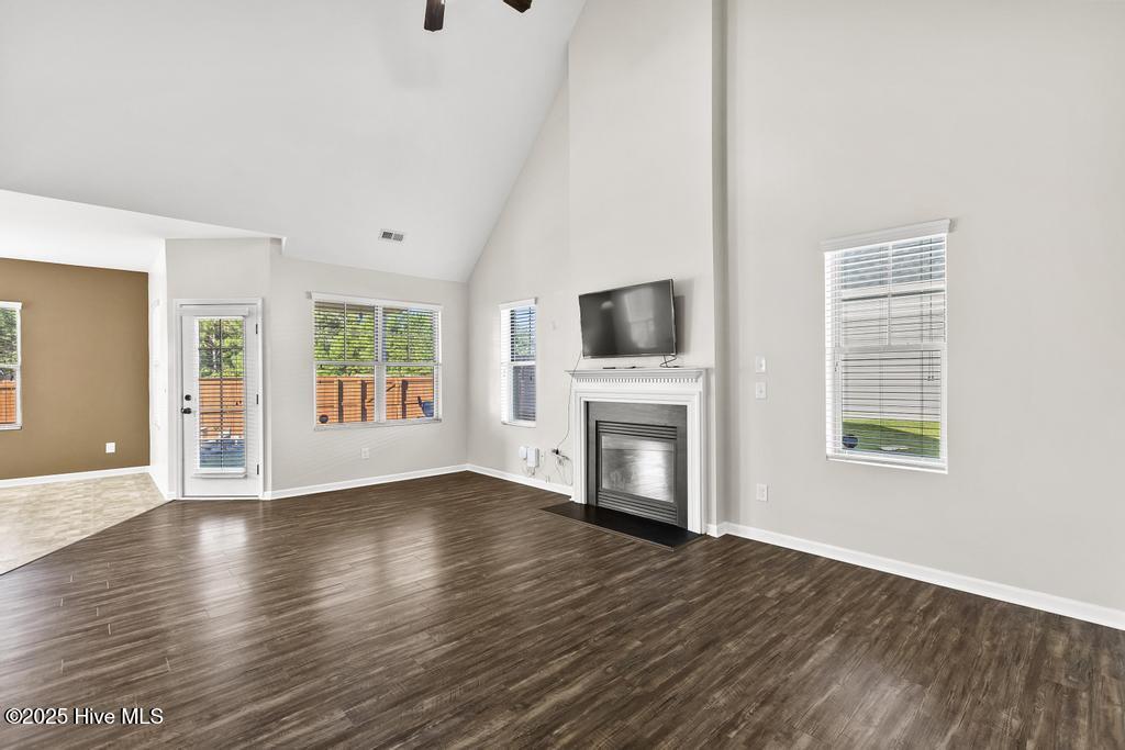 100536602 | Photo 12