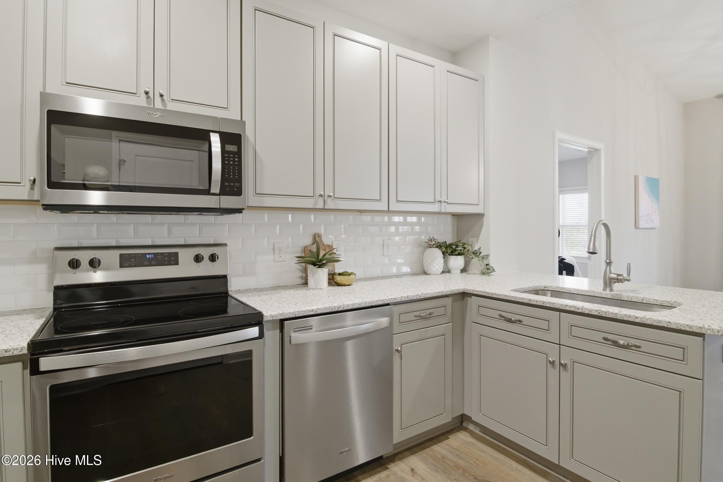 100552739 | Photo 11