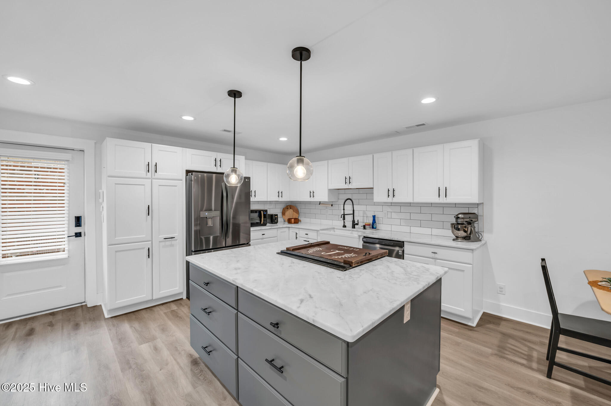 100494637 | Photo 74