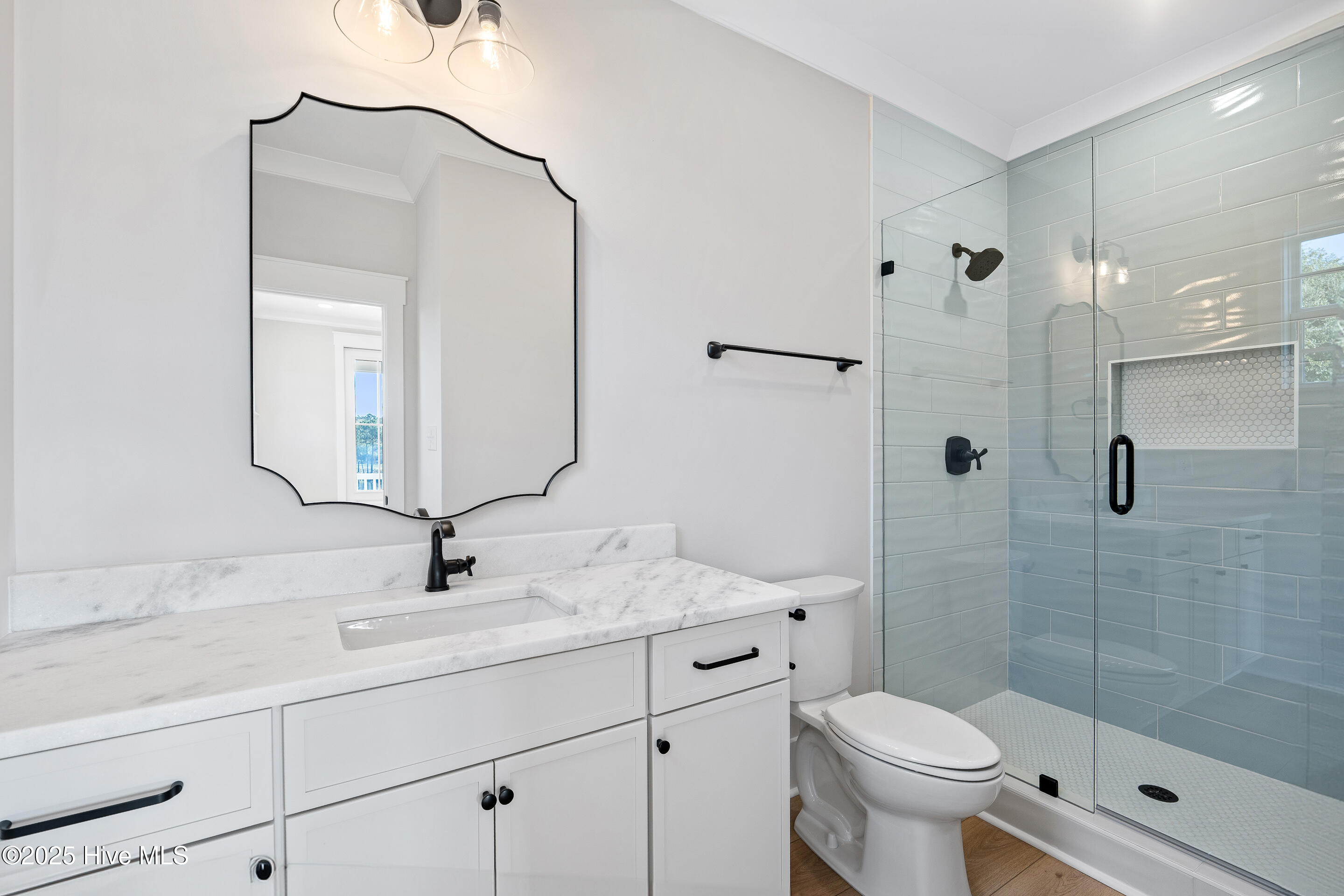 100525288 | Photo 26