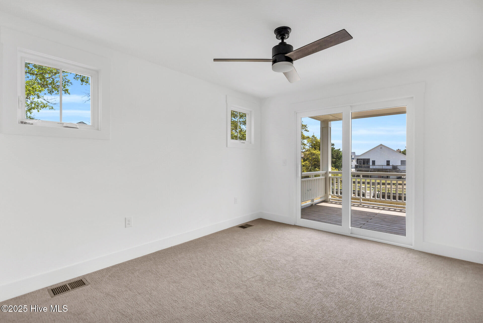 100547120 | Photo 33