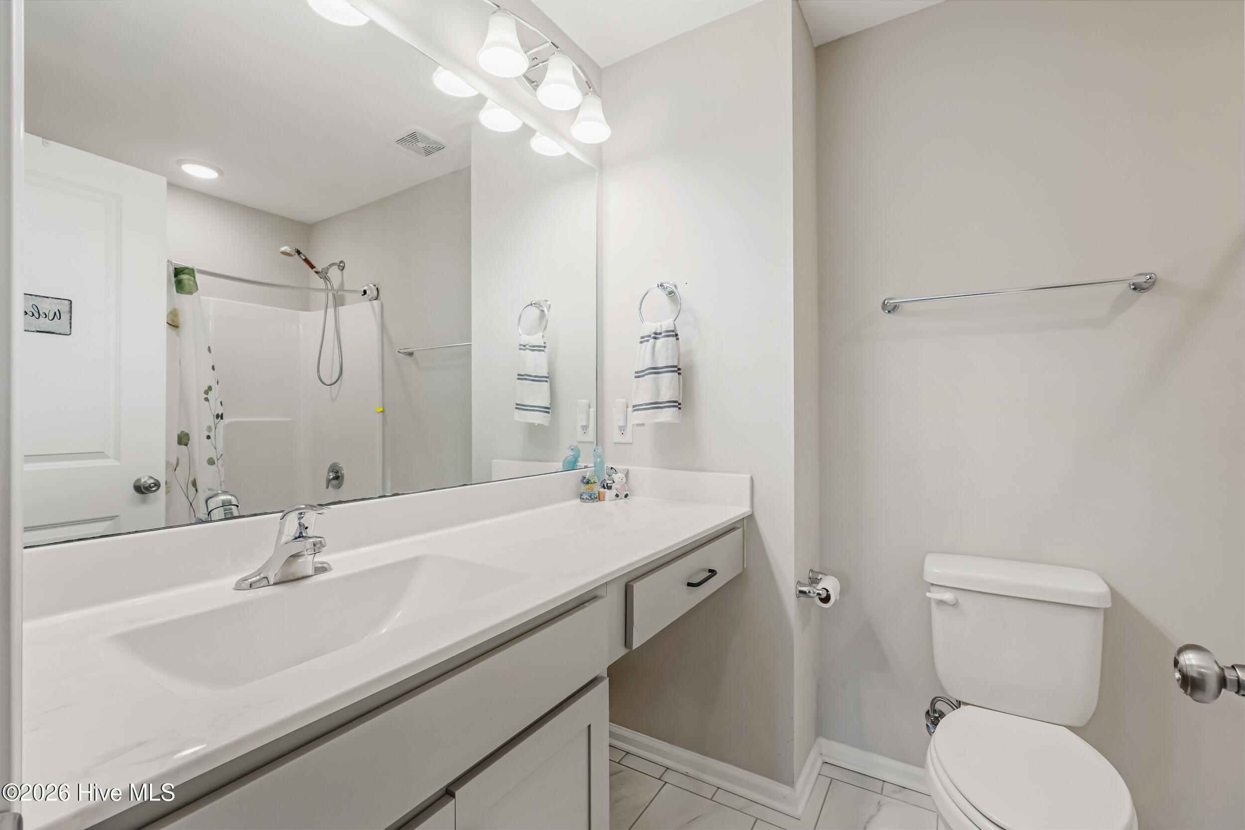 100565604 | Photo 23