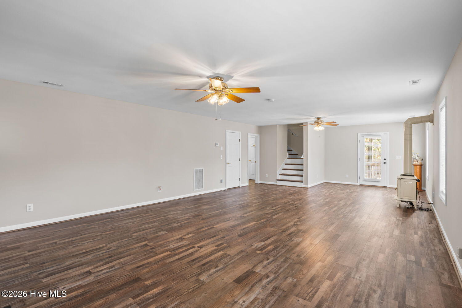 100565093 | Photo 32