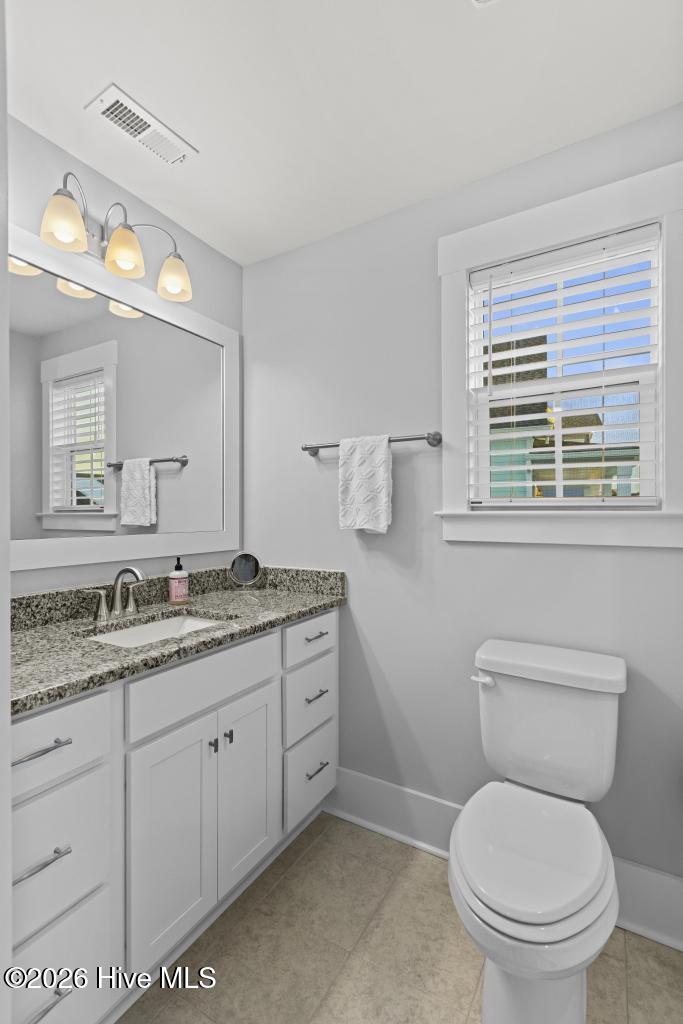 100569844 | Photo 56