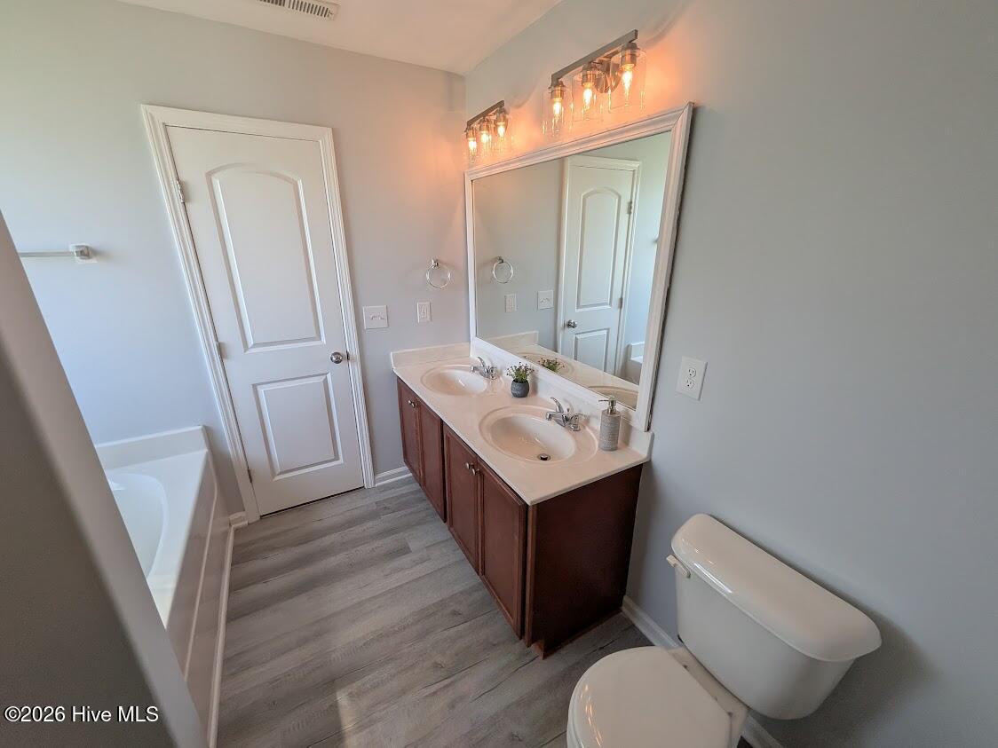 100566227 | Photo 13