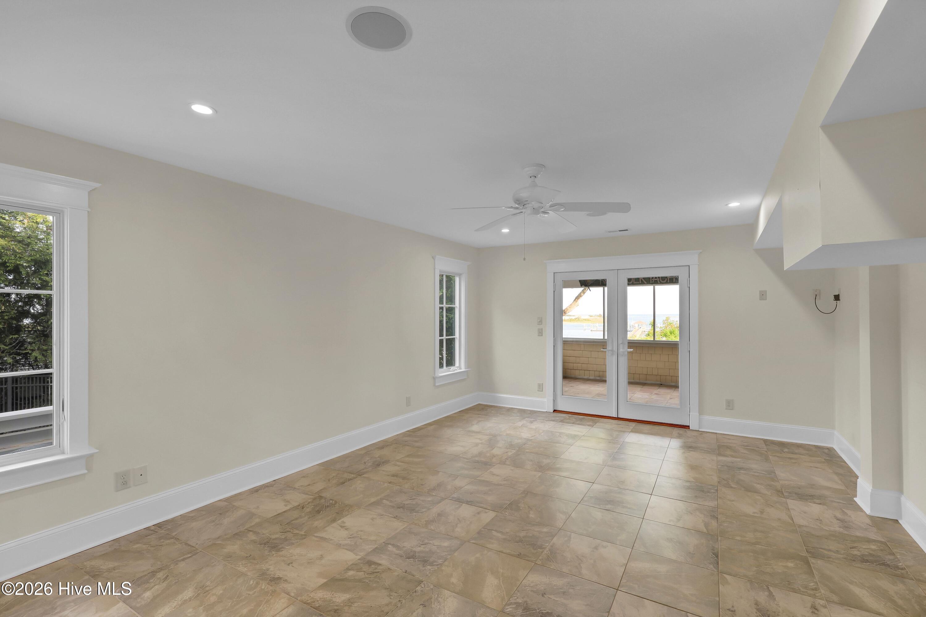 100569484 | Photo 66