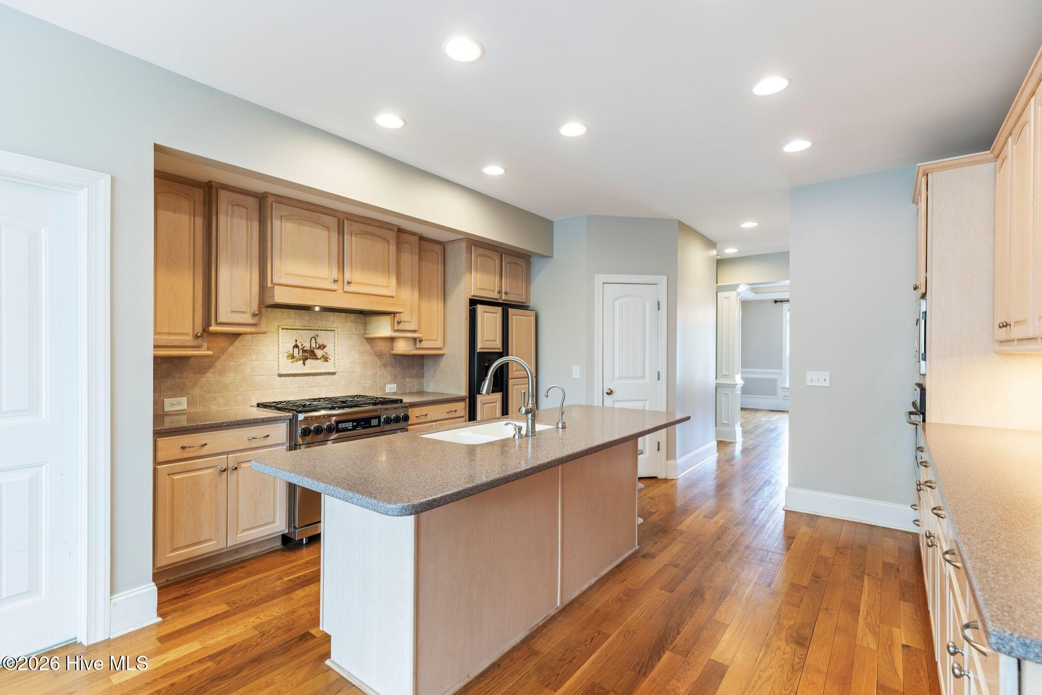 100553307 | Photo 19