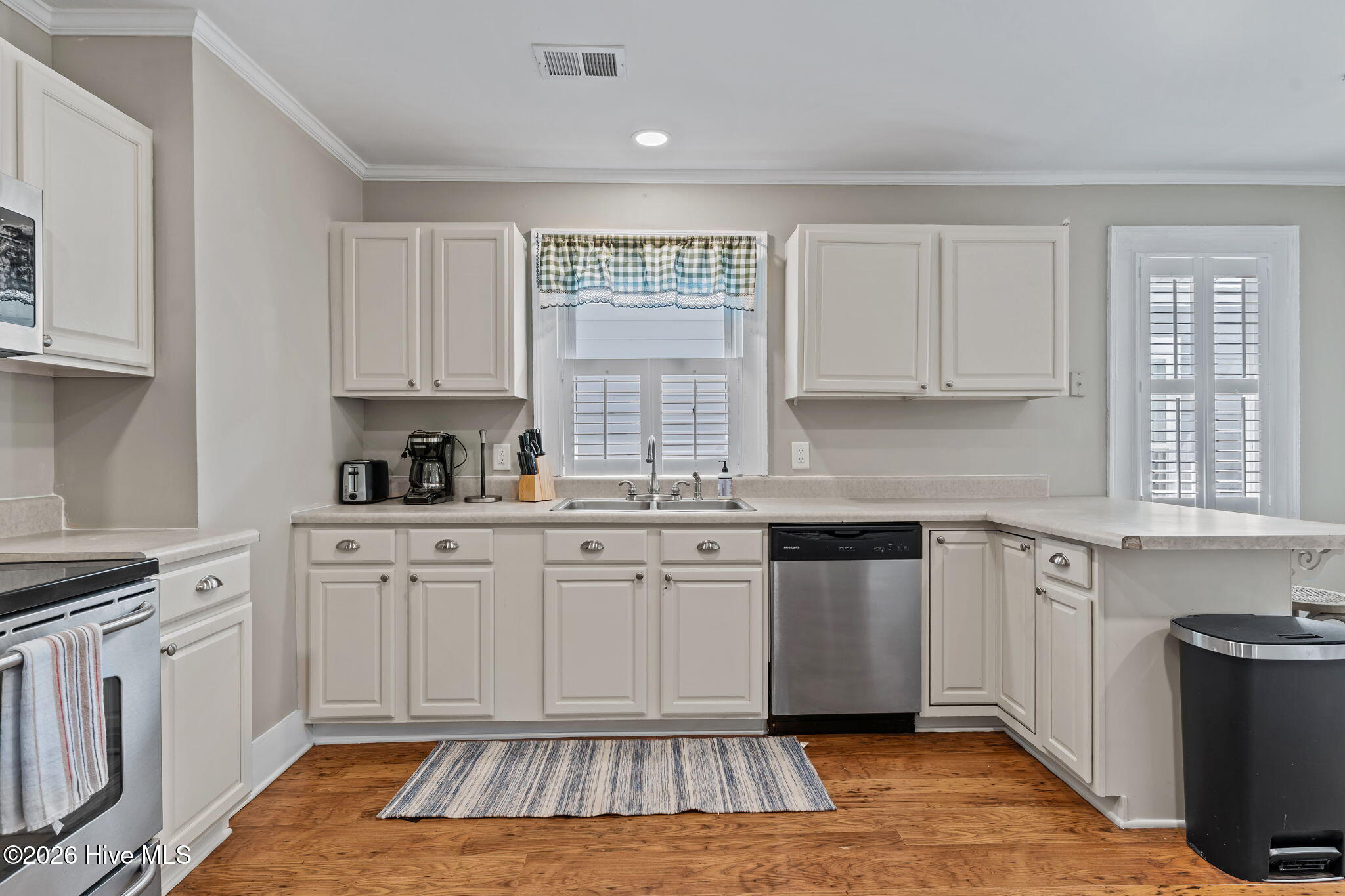 100561310 | Photo 16