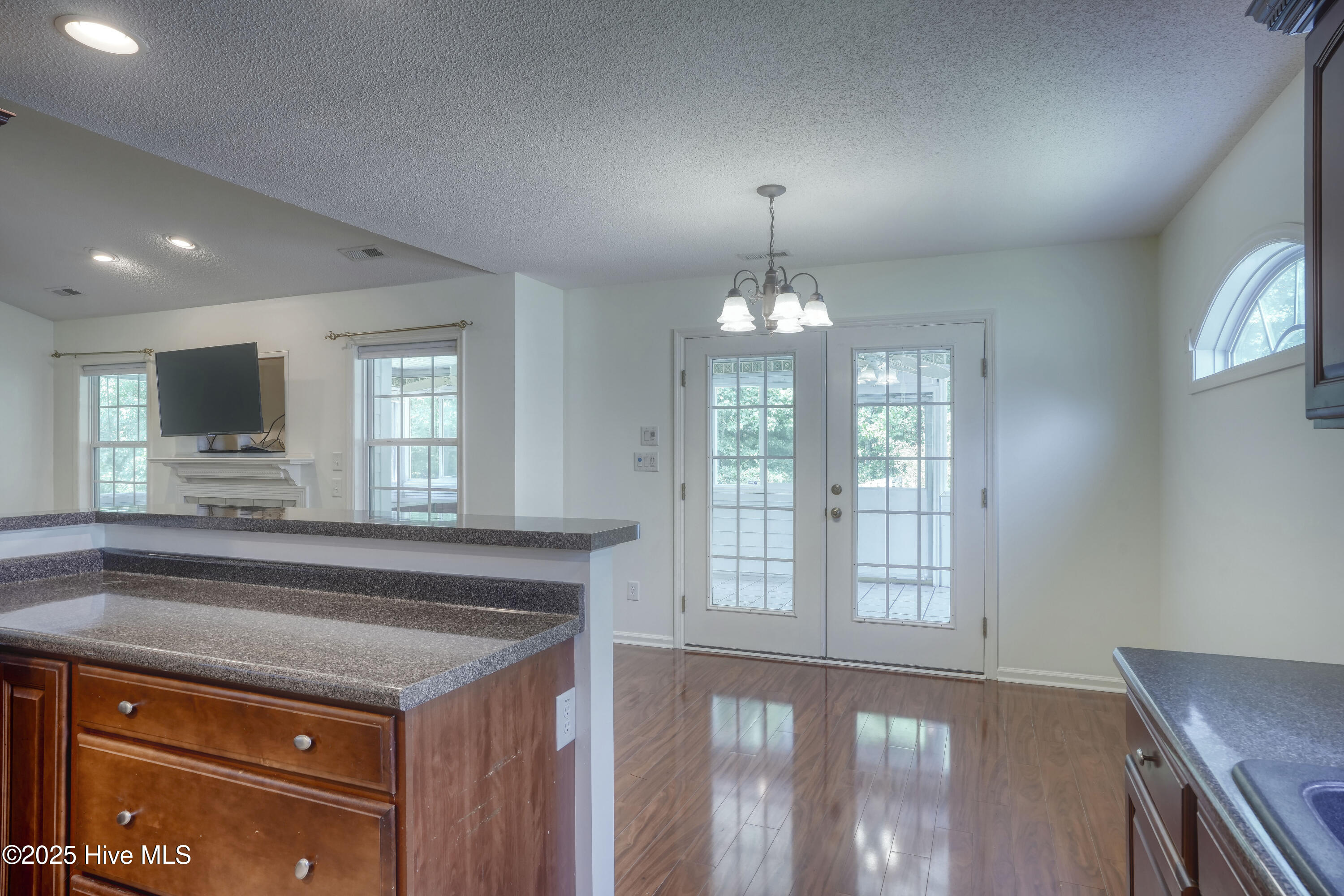 100472919 | Photo 14