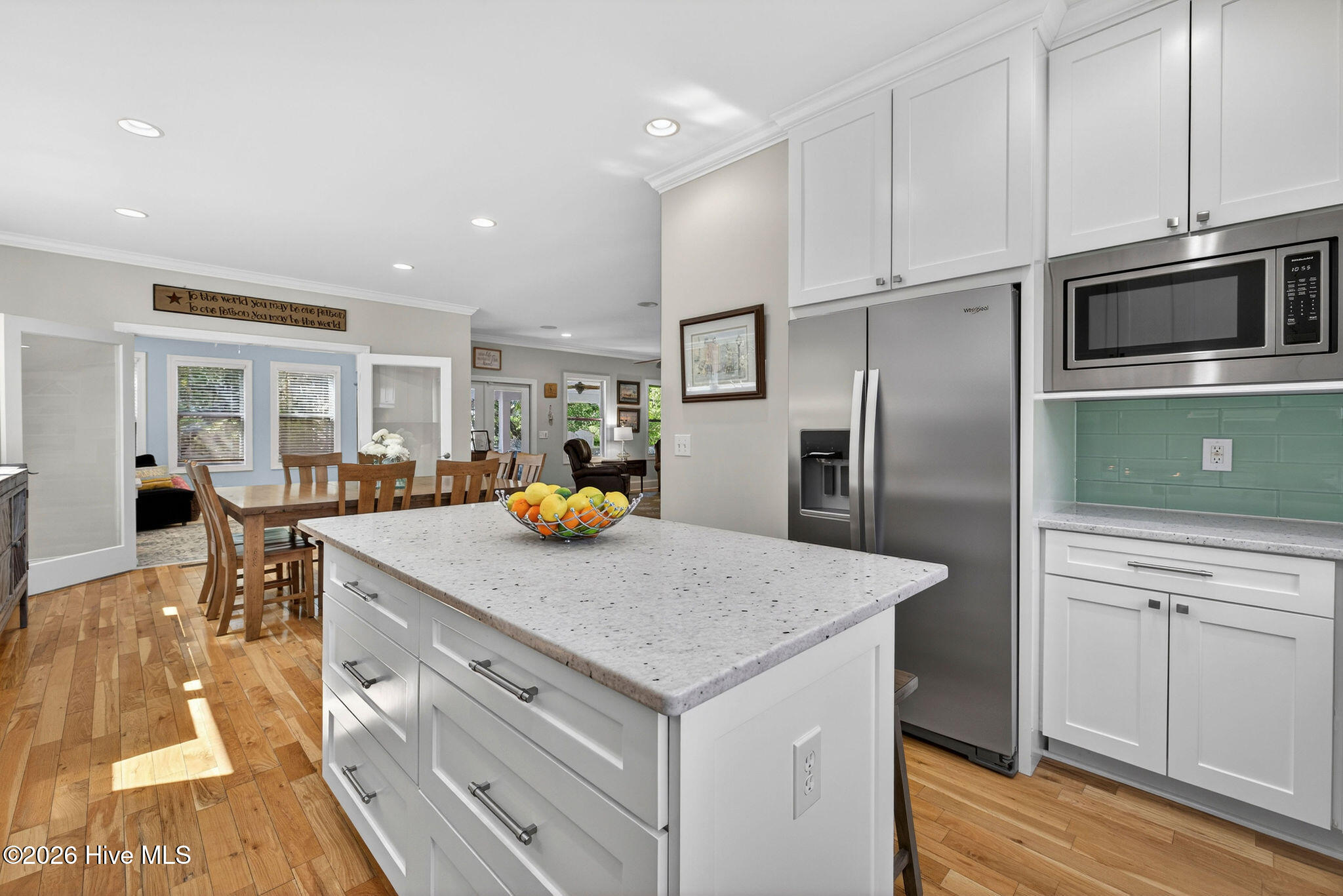 100570117 | Photo 14