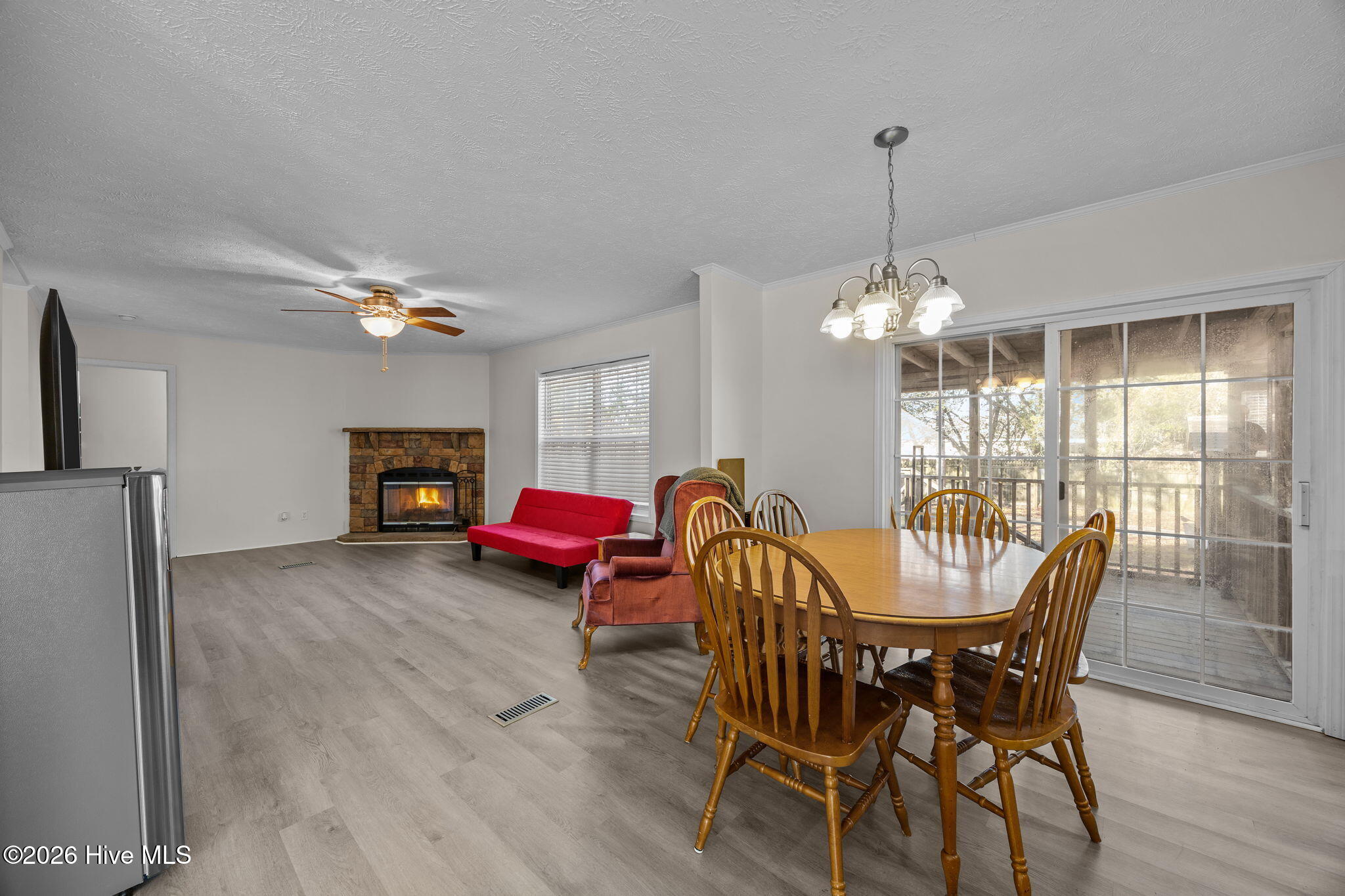 100550408 | Photo 14