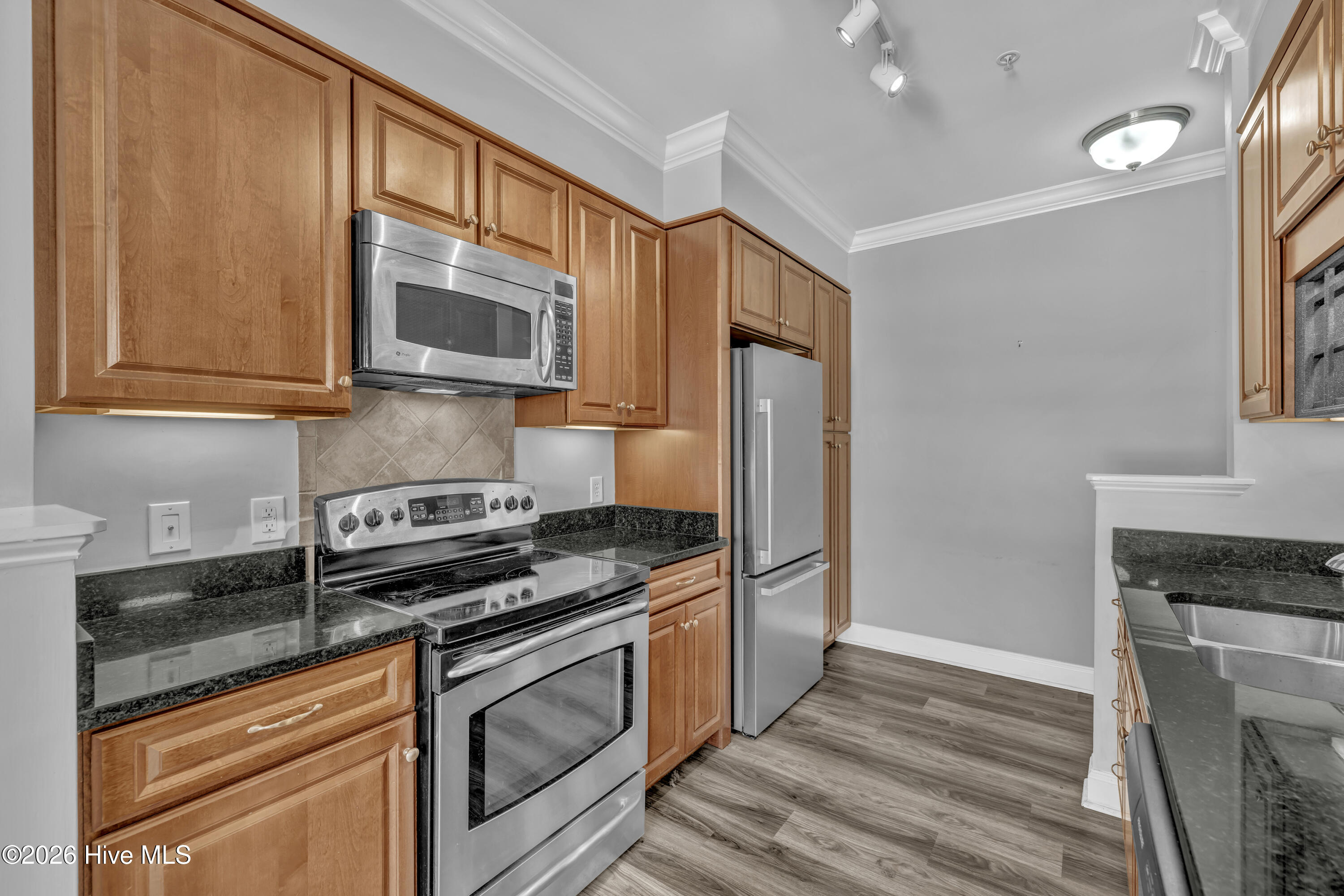 100558584 | Photo 12