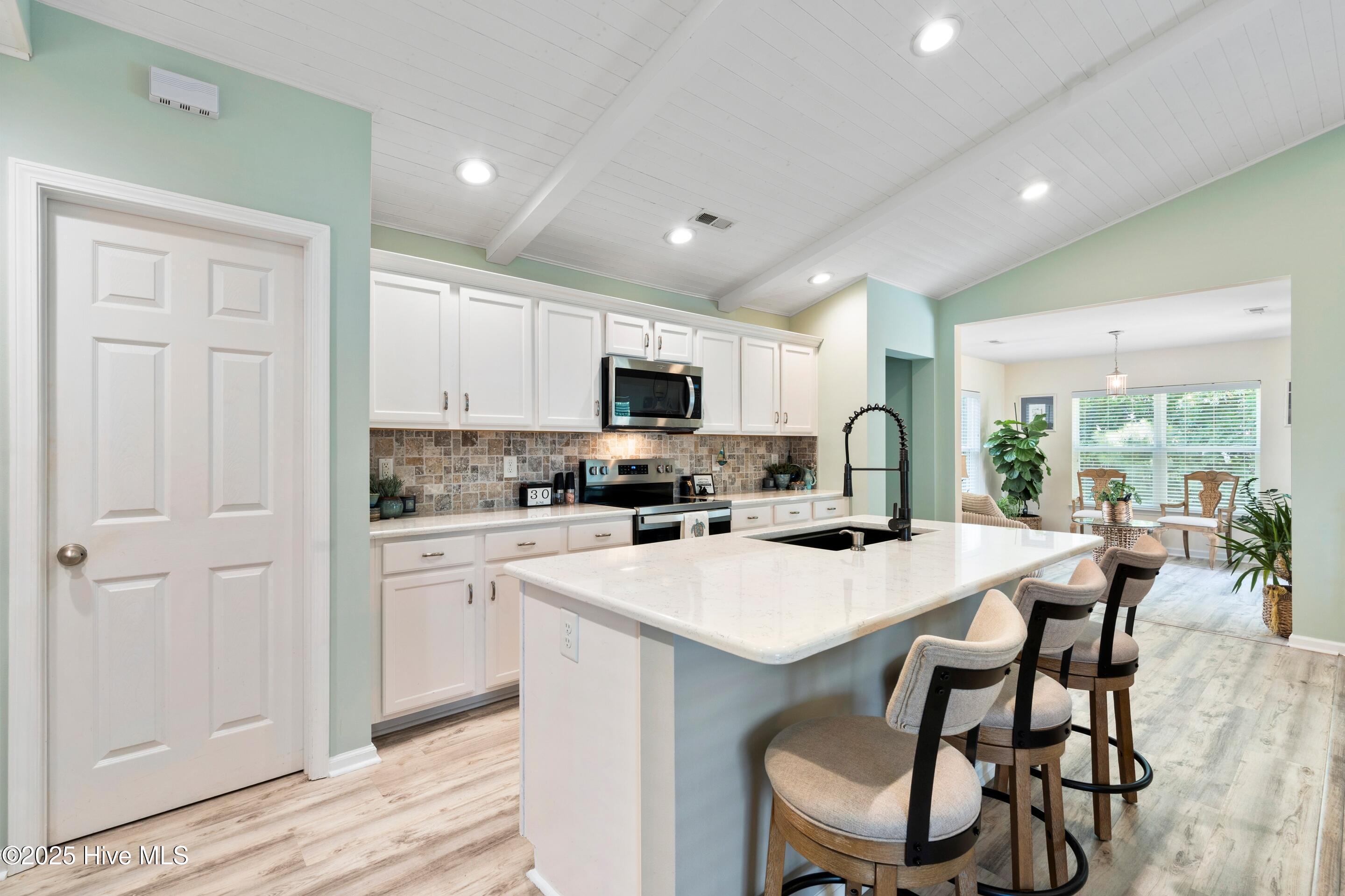 100517079 | Photo 27