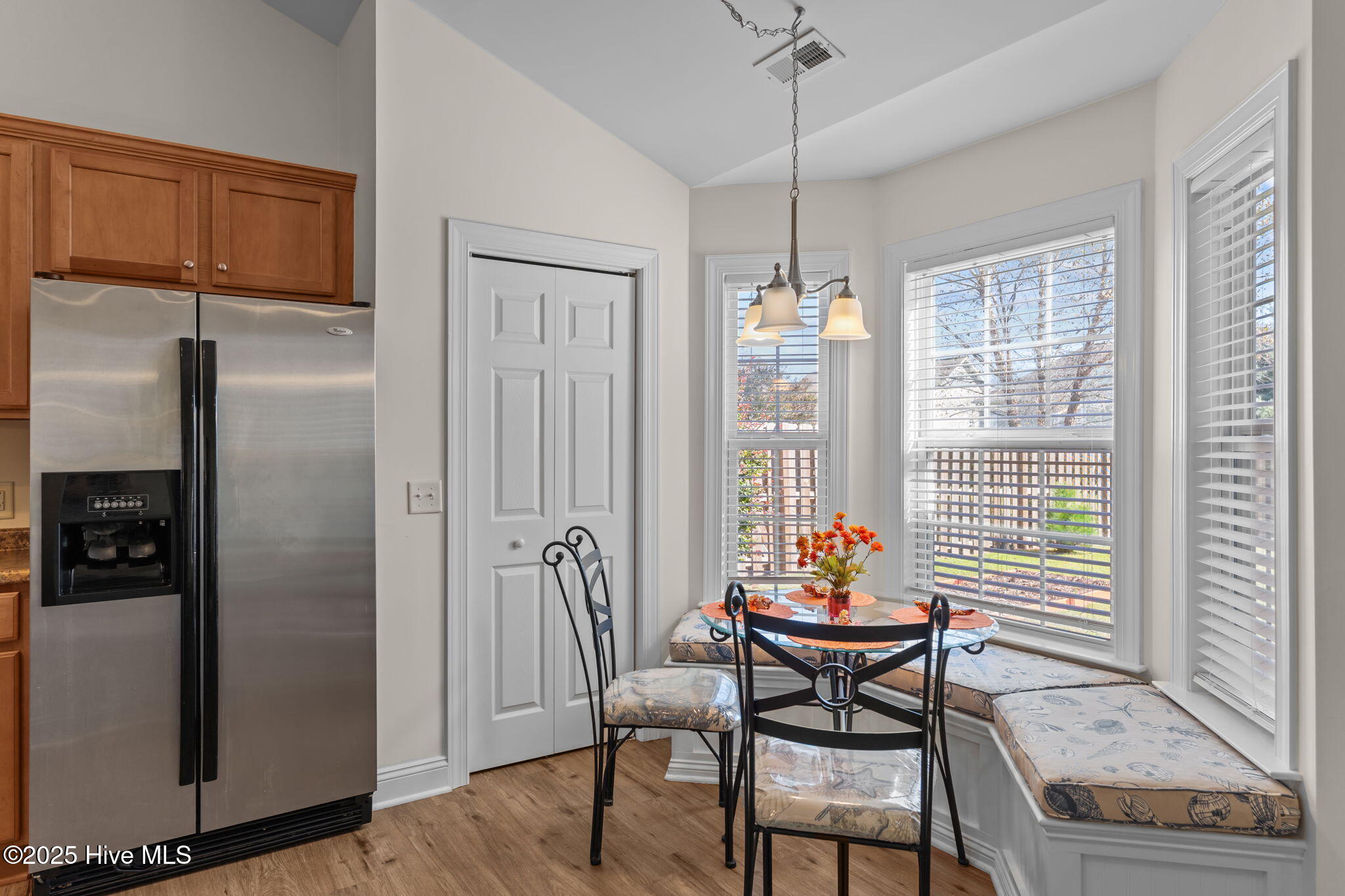 100537939 | Photo 16