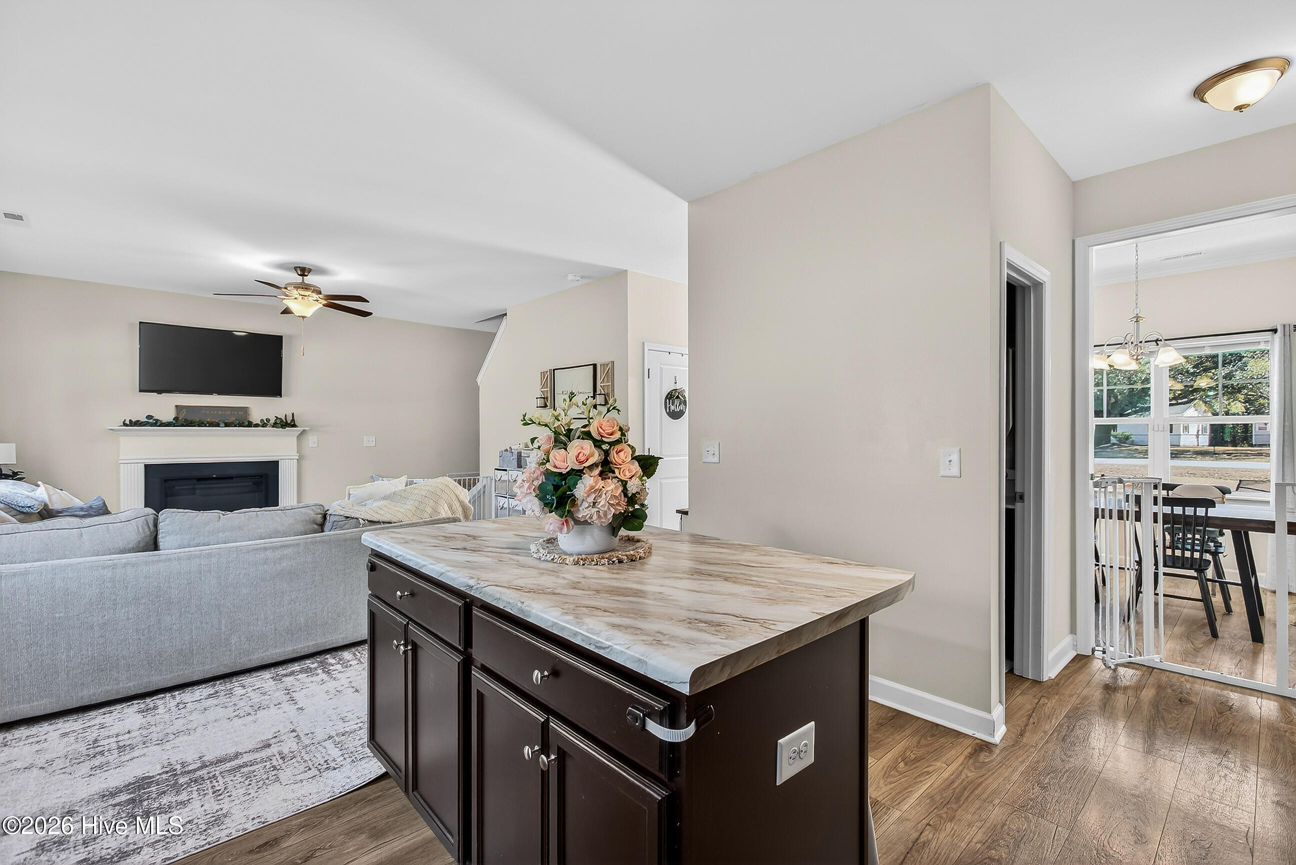 100558080 | Photo 13