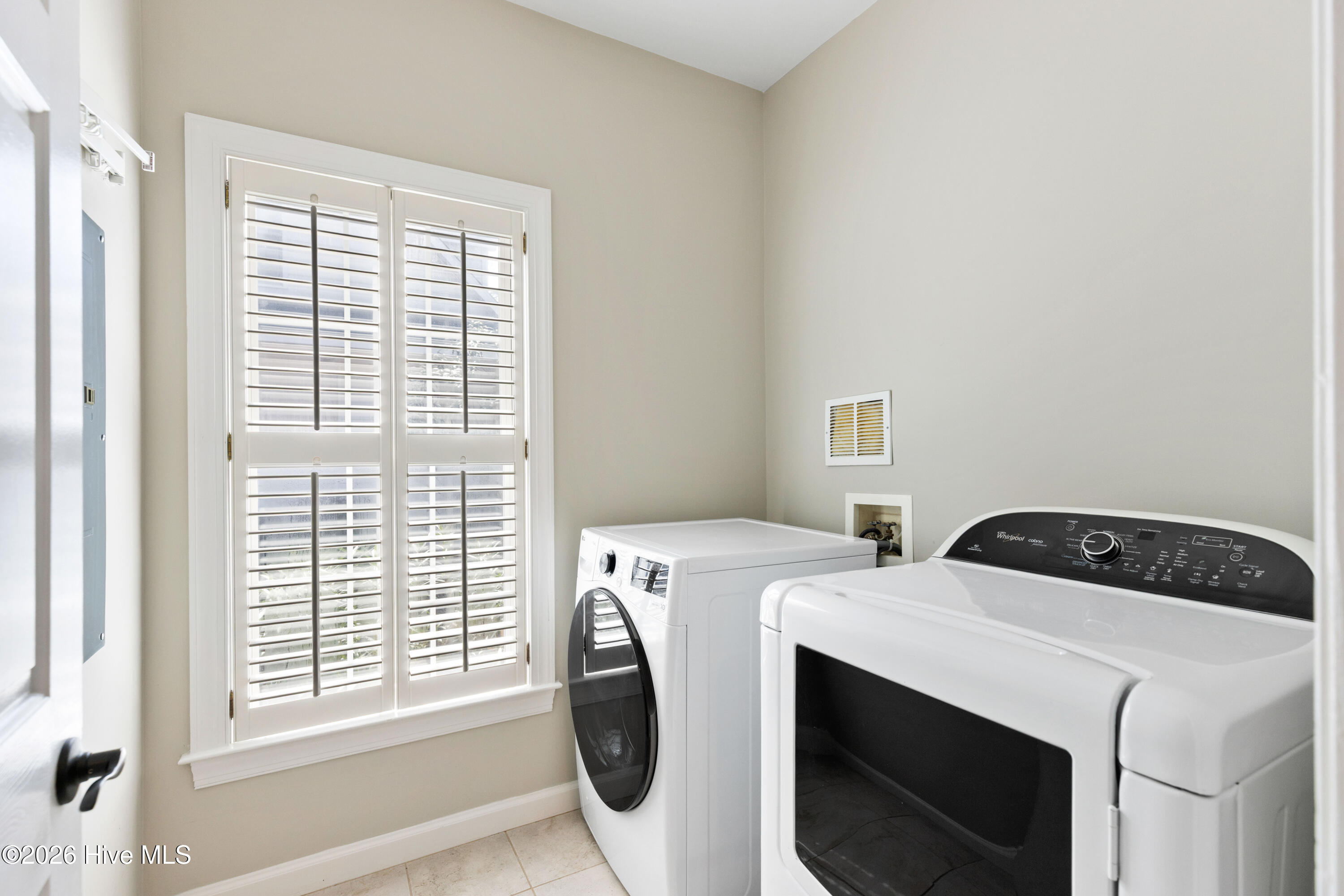 100560916 | Photo 61