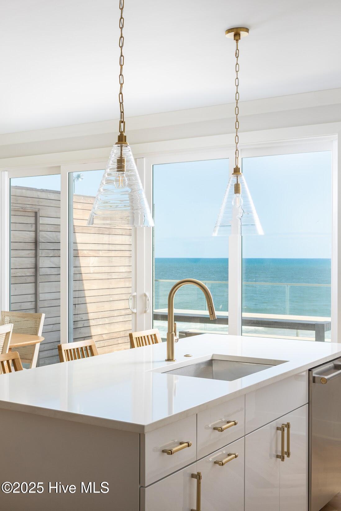 100503117 | Photo 18