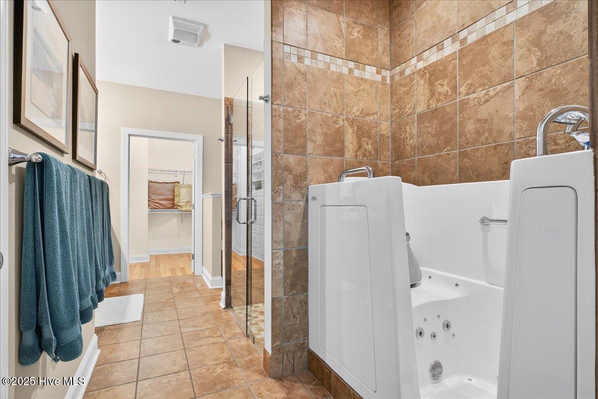 100541263 | Photo 33