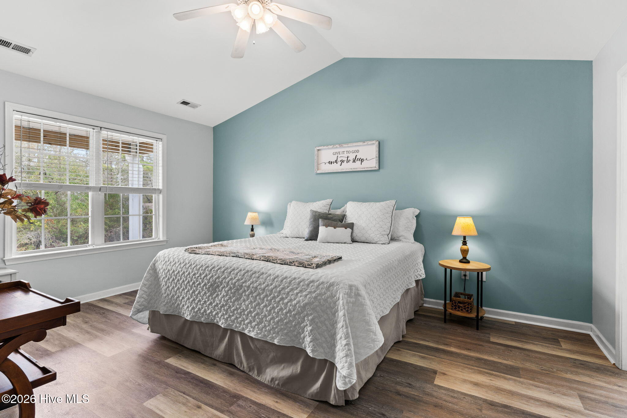 100560273 | Photo 24