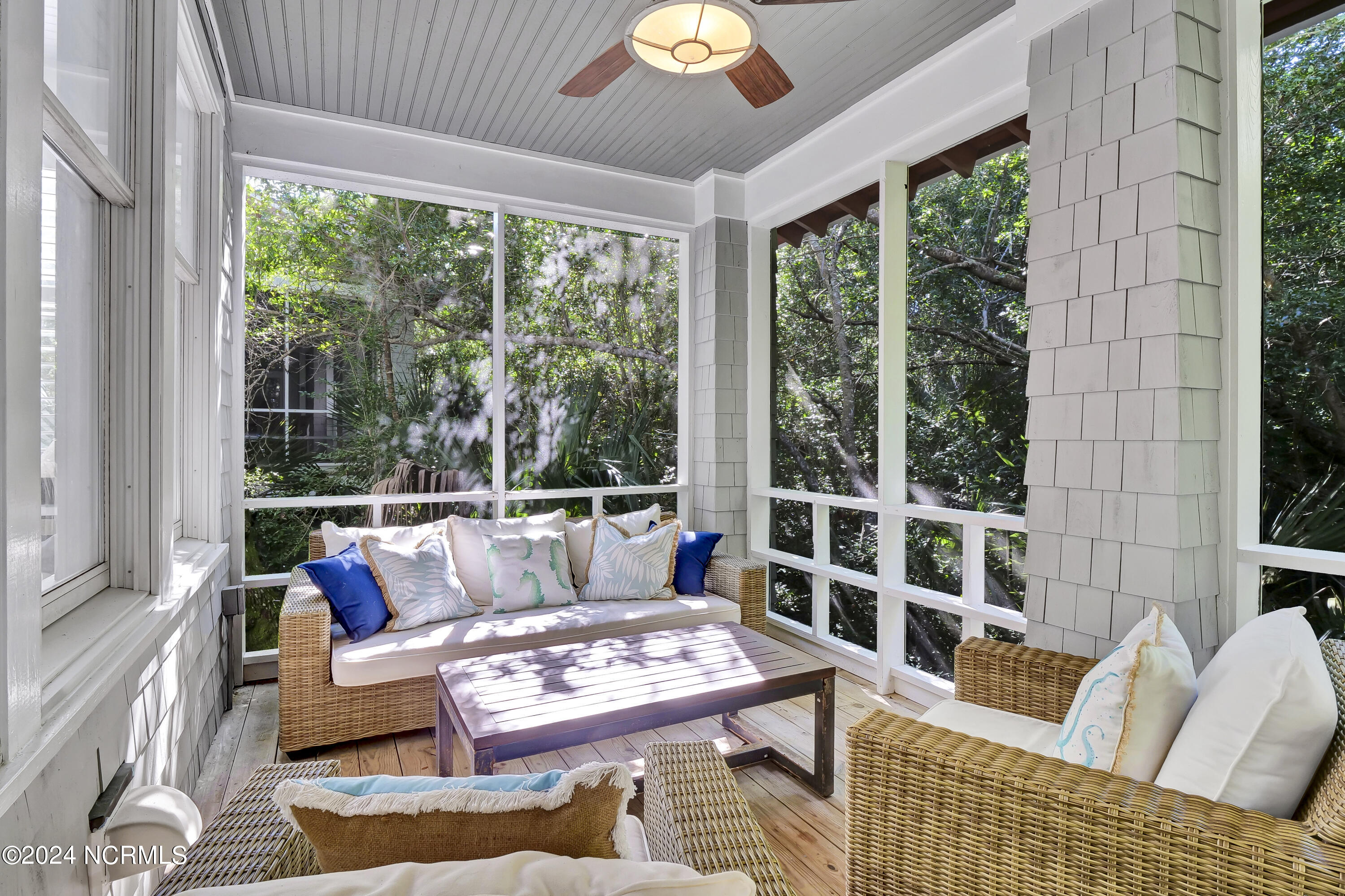 100468898 | Photo 41