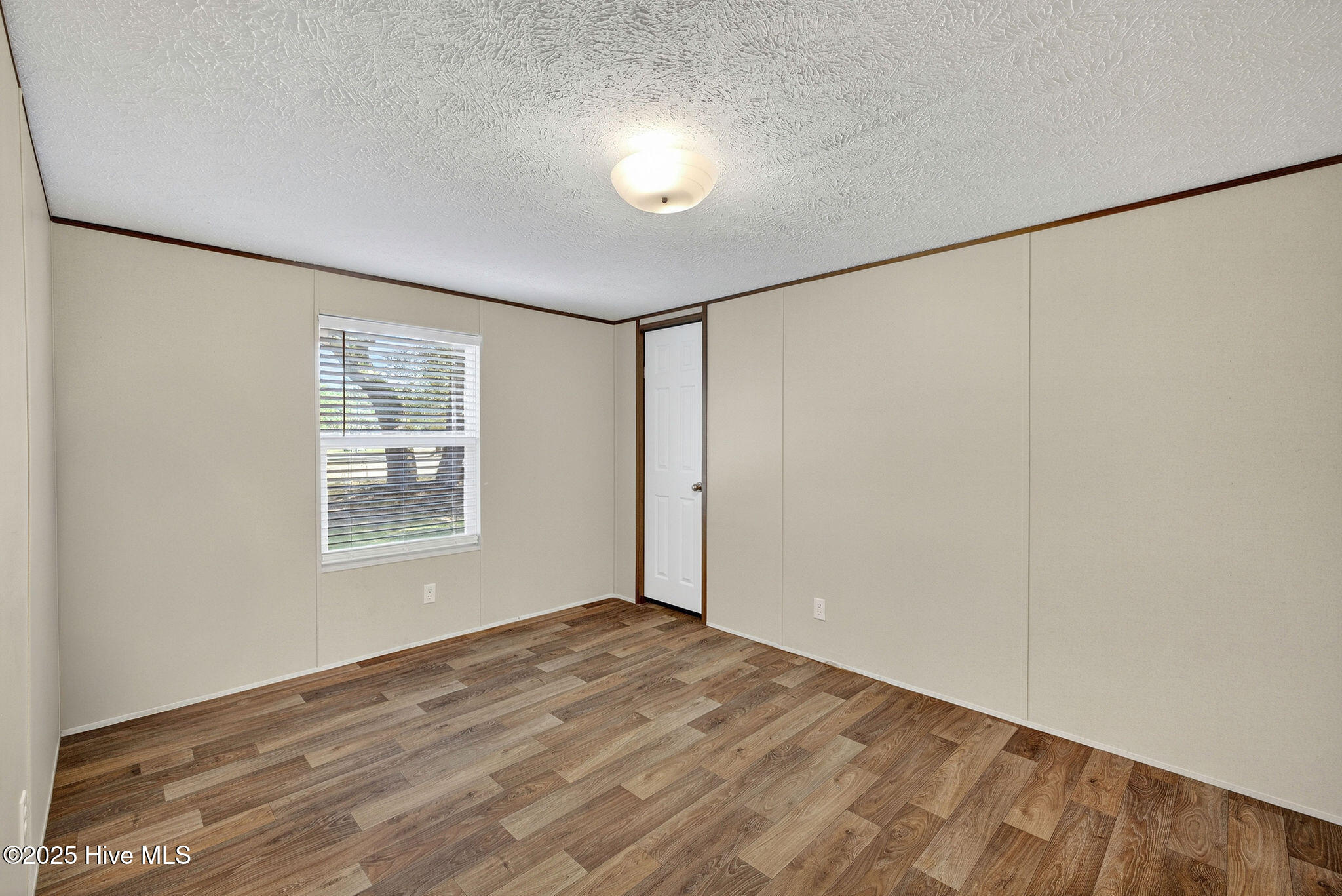 100537876 | Photo 30