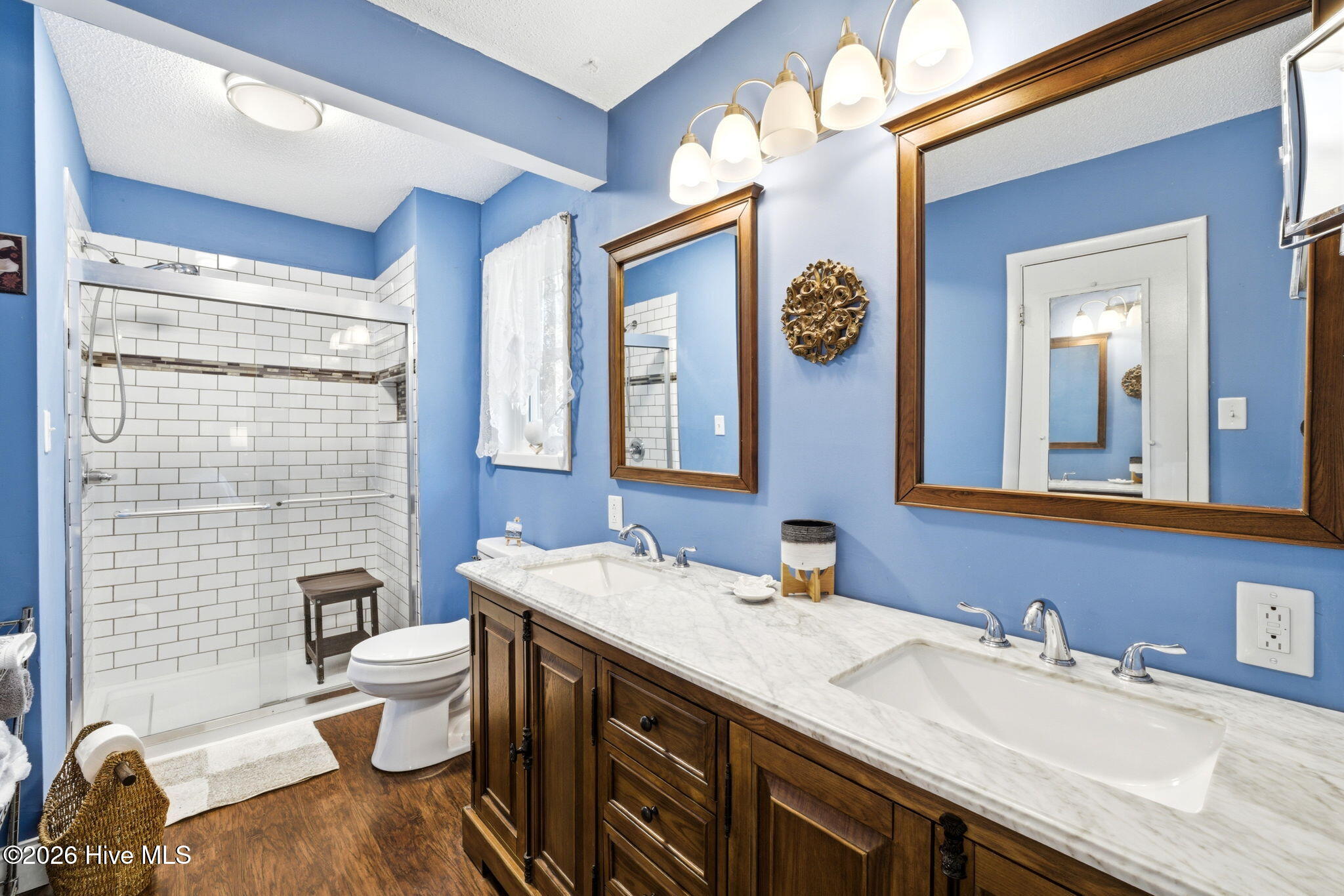 100564618 | Photo 30