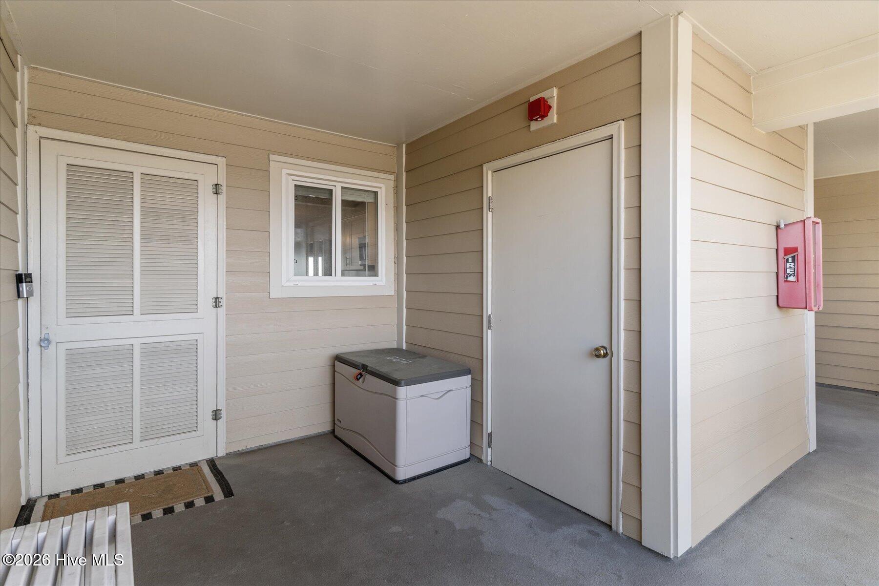 100564383 | Photo 15