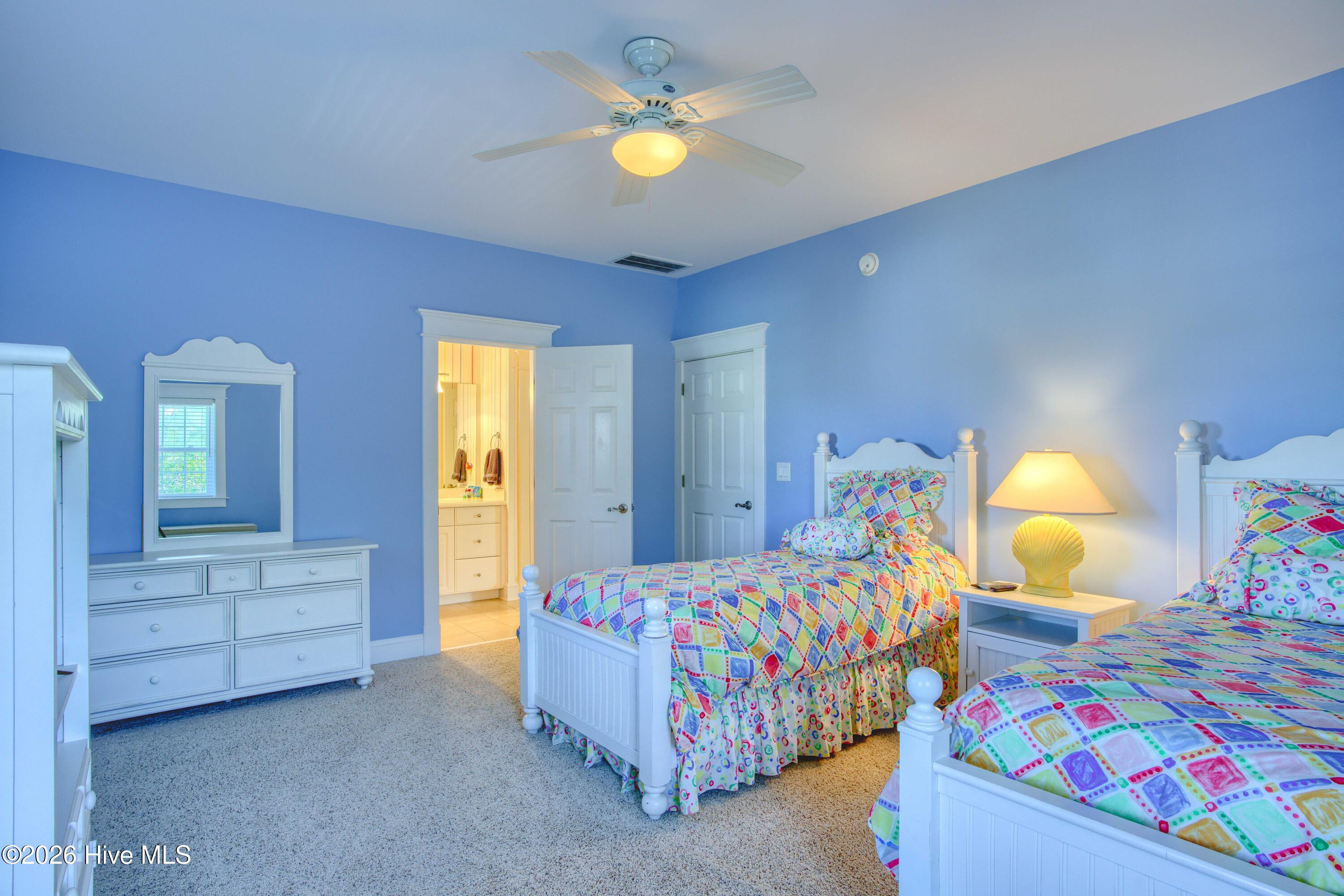 100549111 | Photo 54