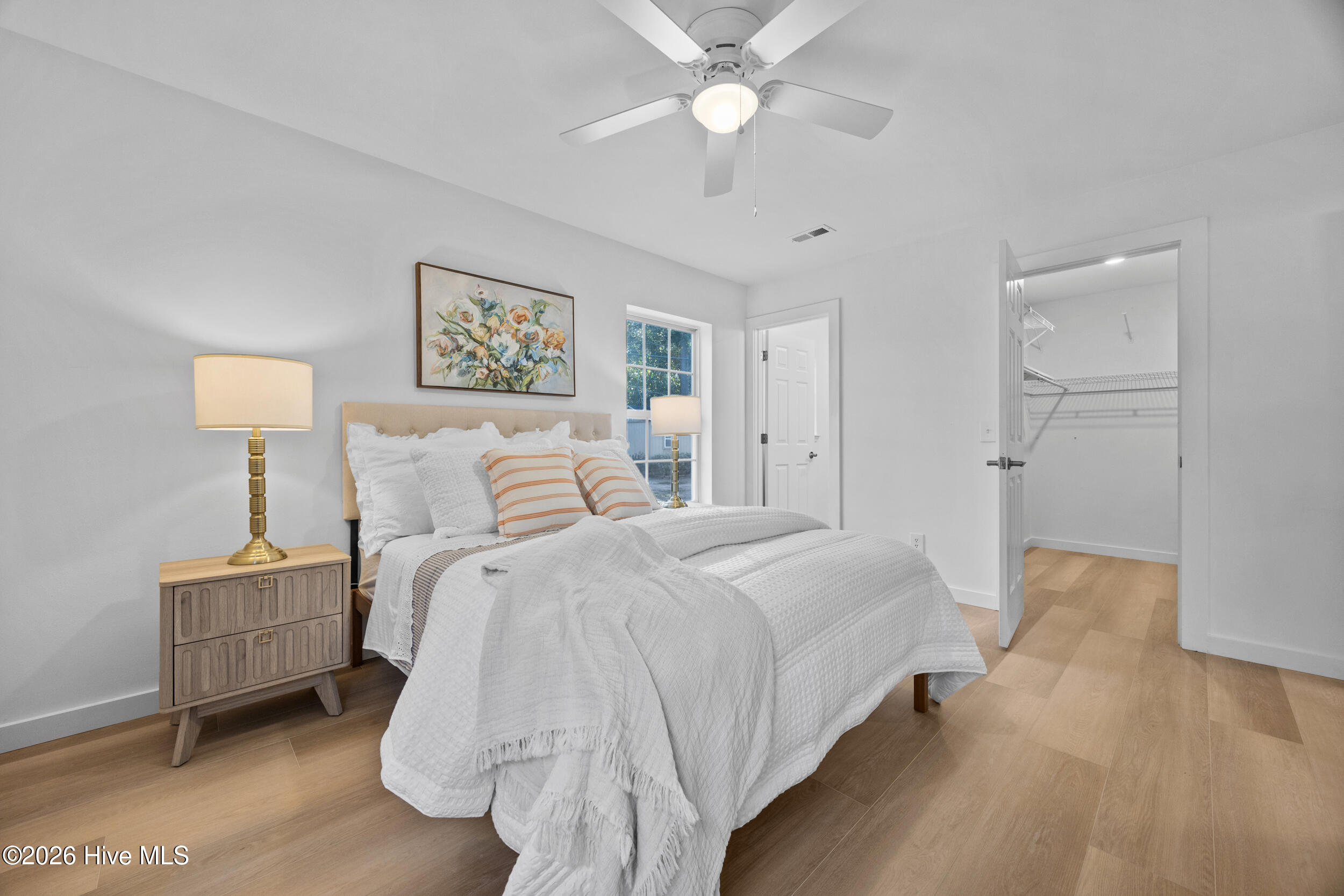 100557284 | Photo 15