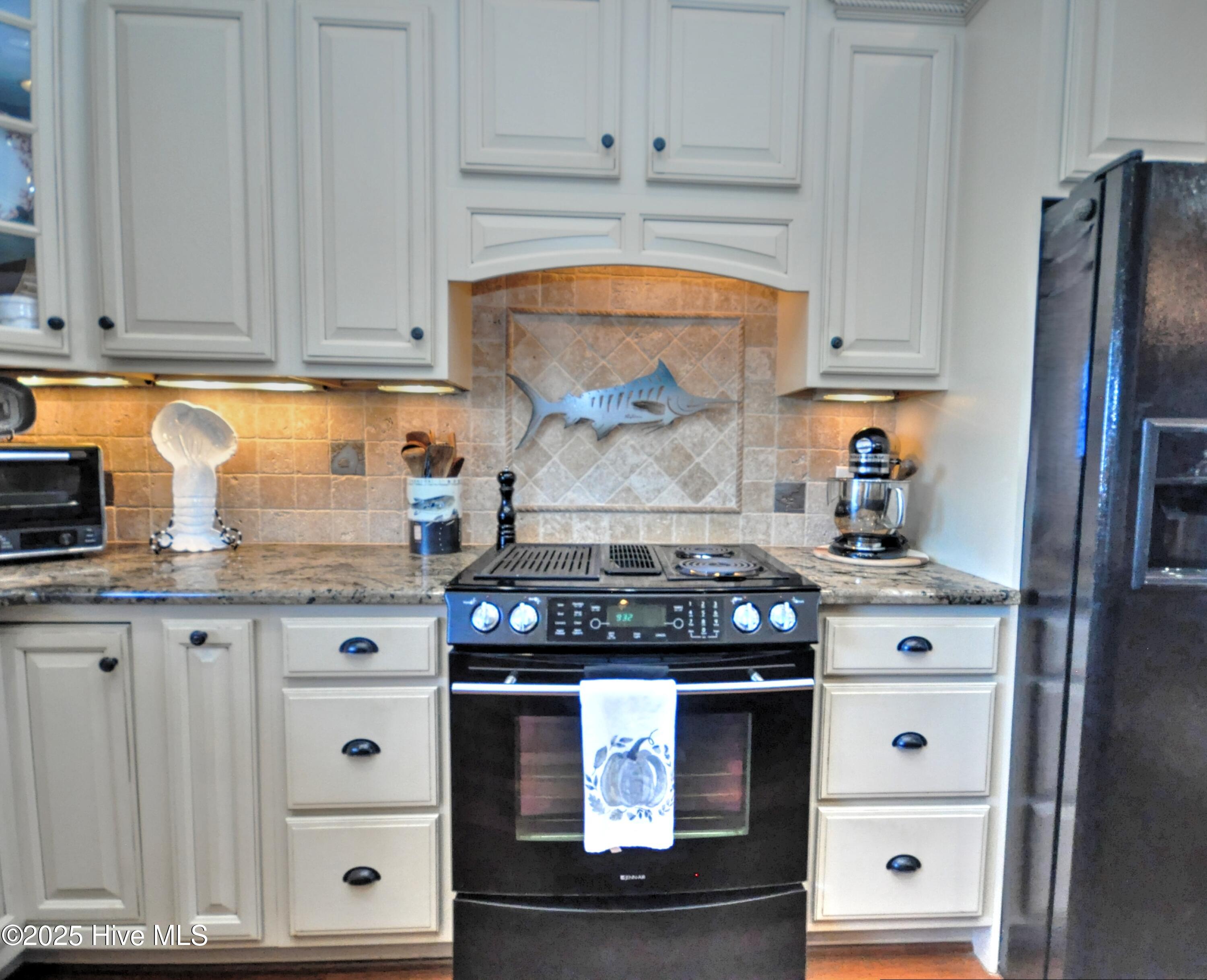 100537753 | Photo 18