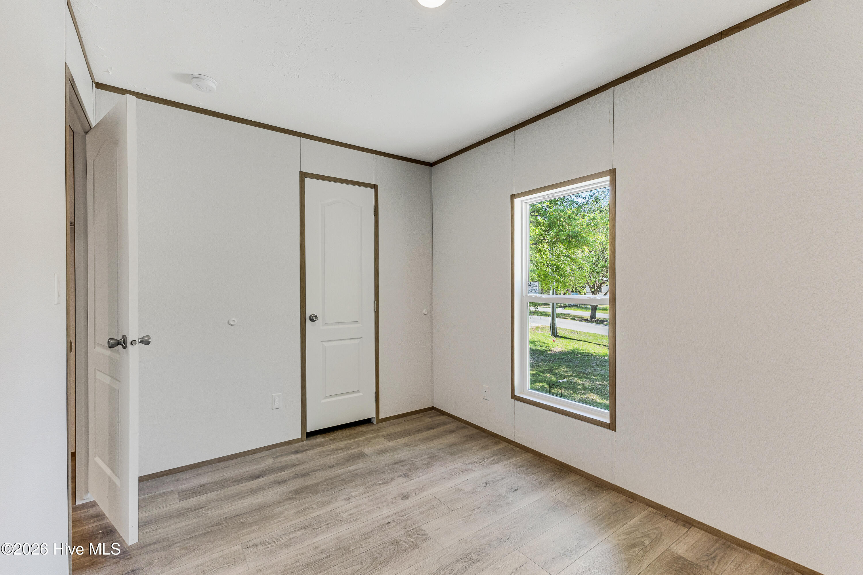 100568347 | Photo 21