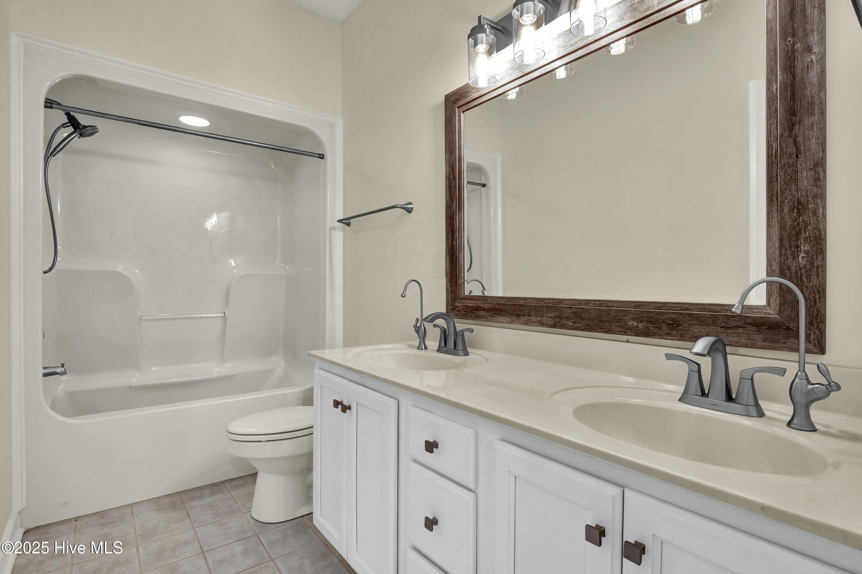 100543498 | Photo 35