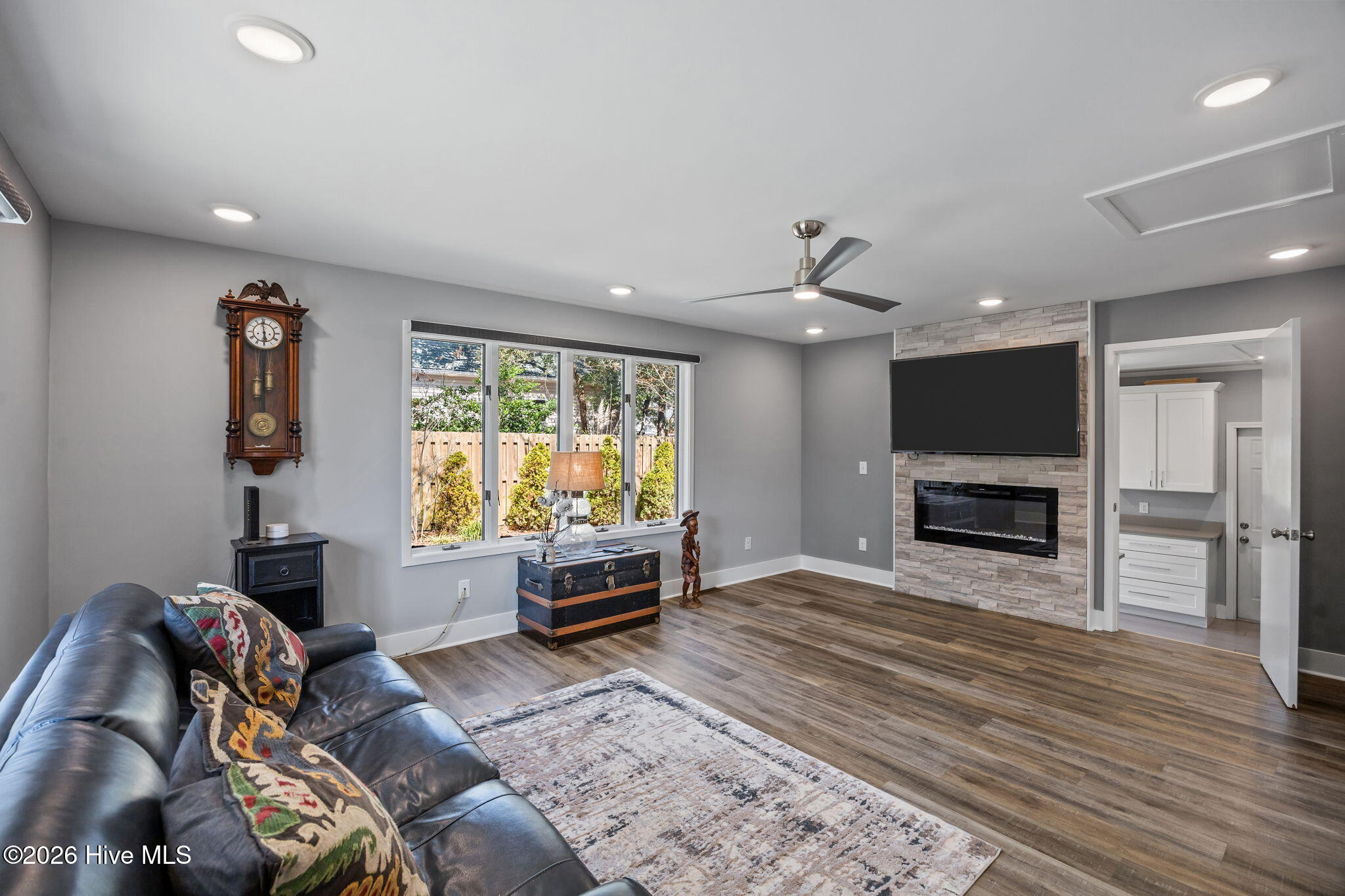 100560394 | Photo 37