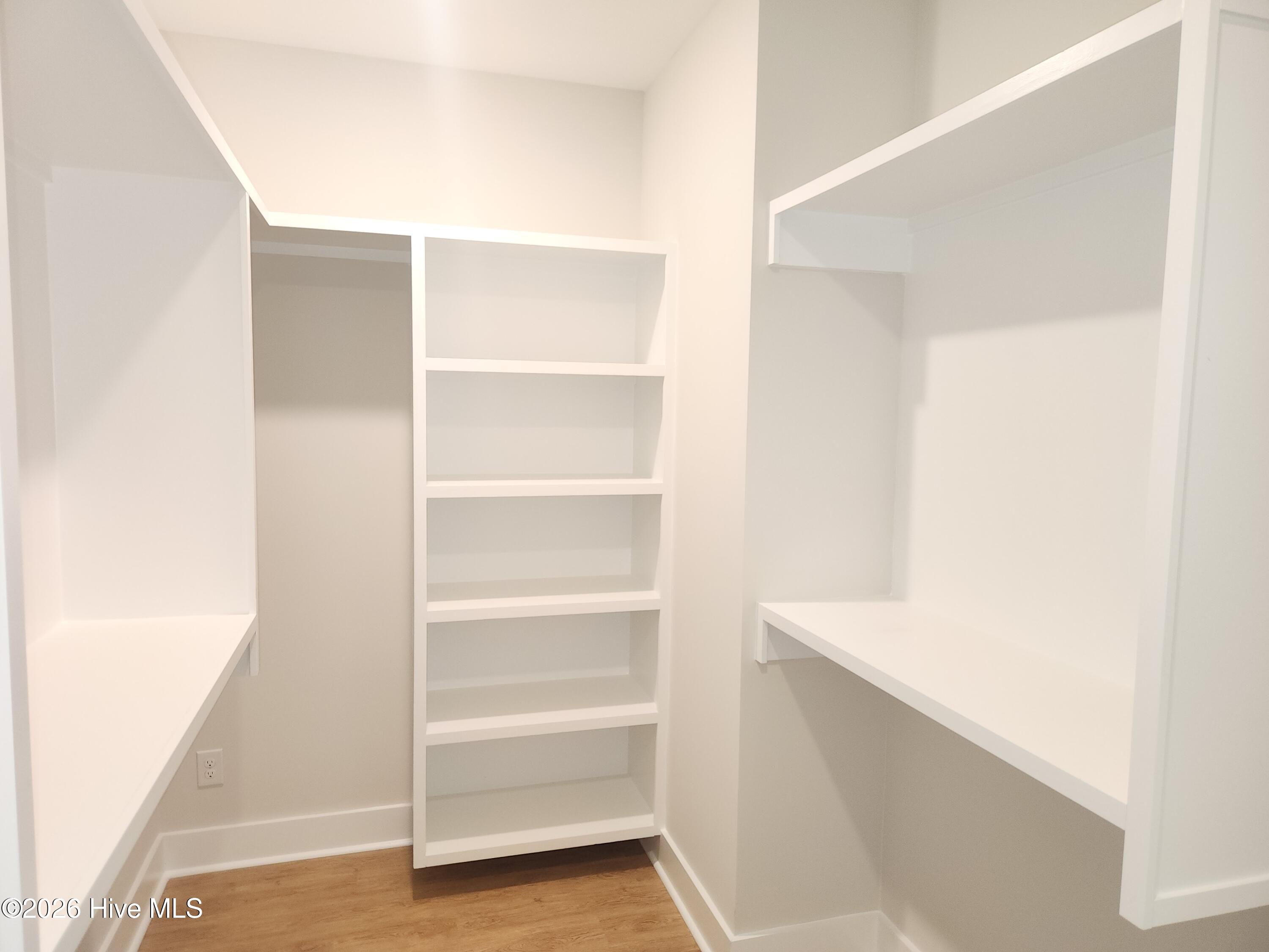 100554103 | Photo 39