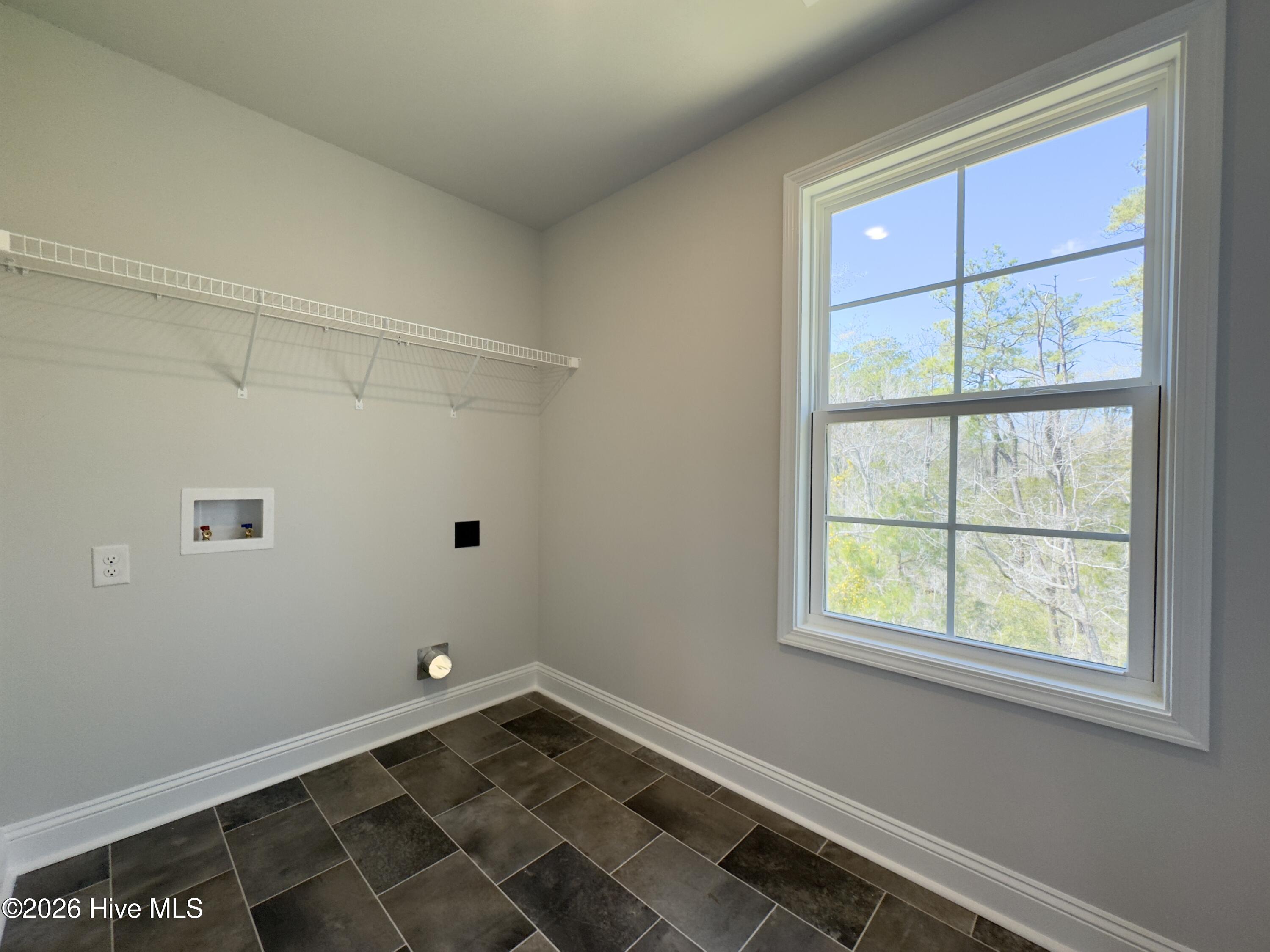 100563349 | Photo 25