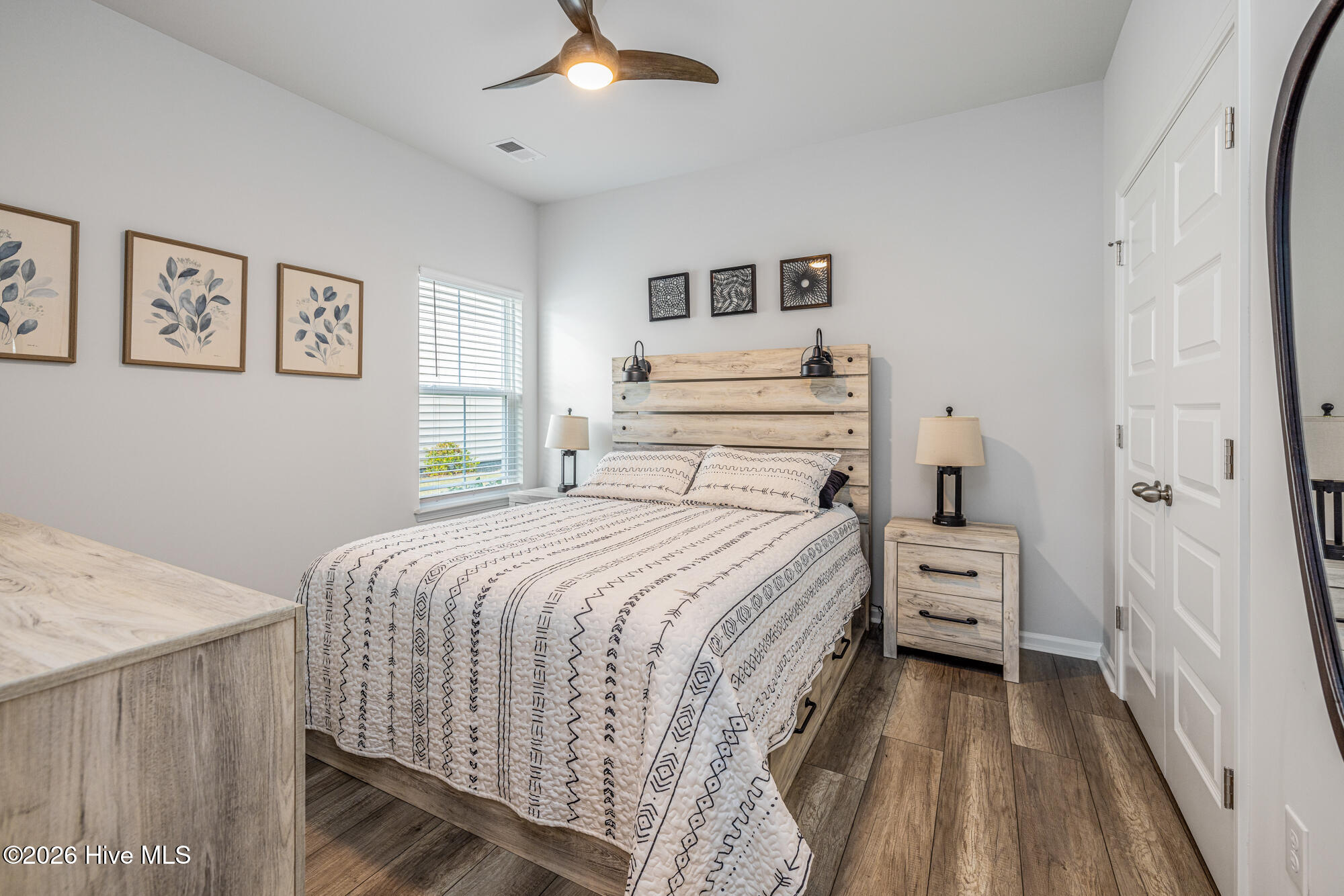 100562008 | Photo 21