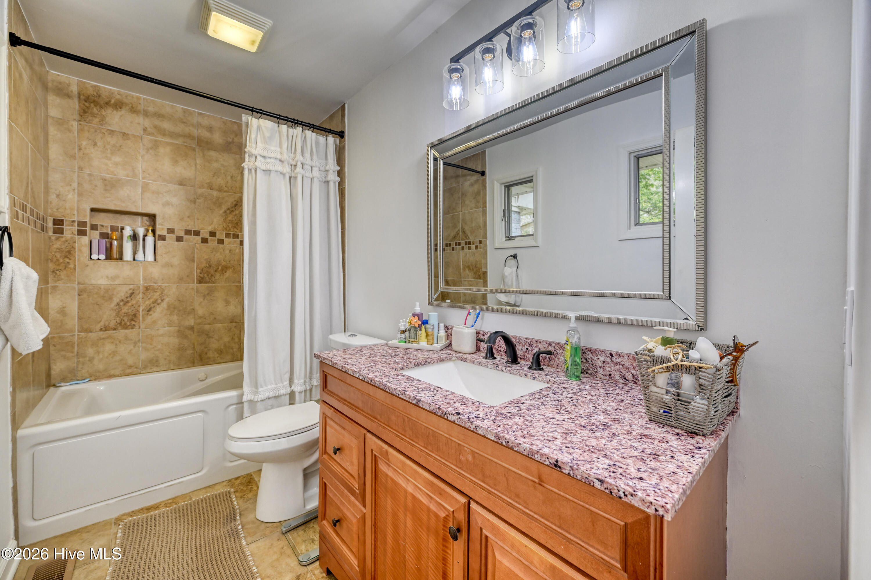 100562764 | Photo 23