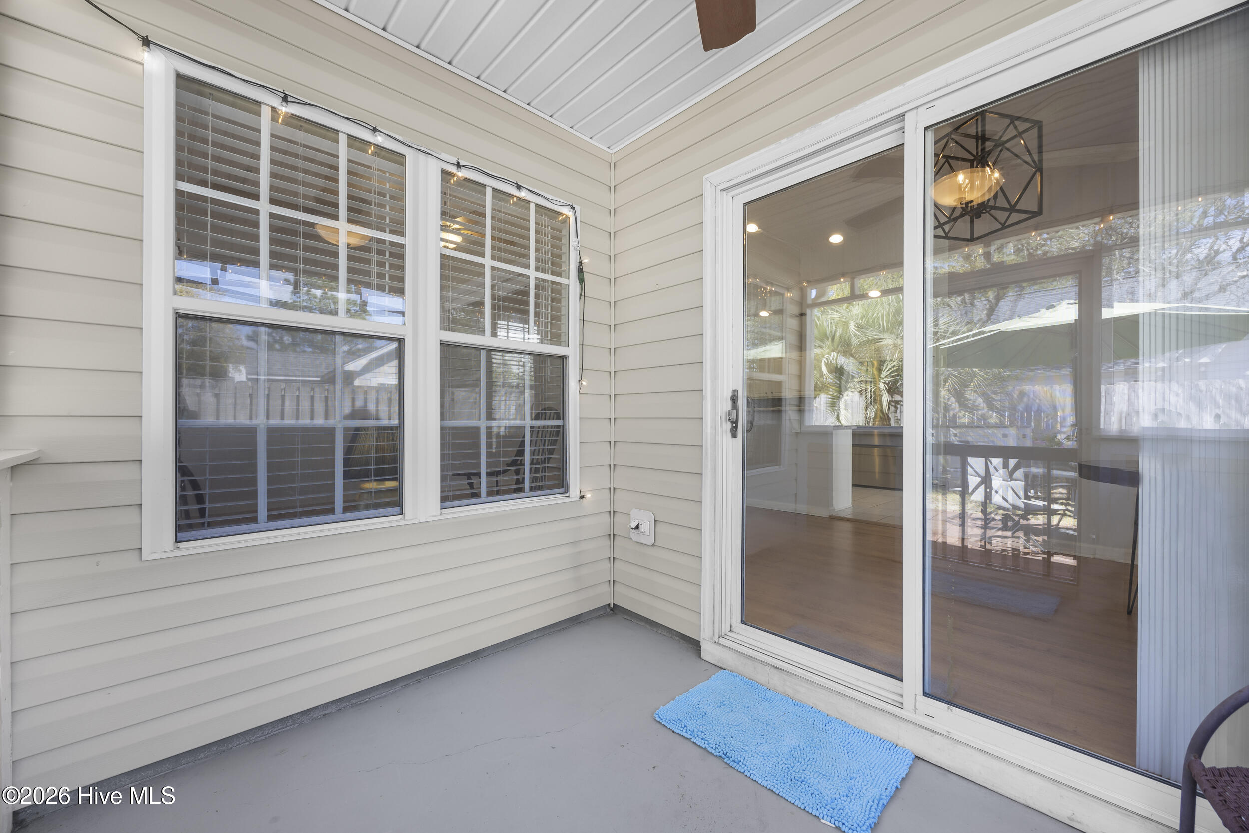 100565263 | Photo 35