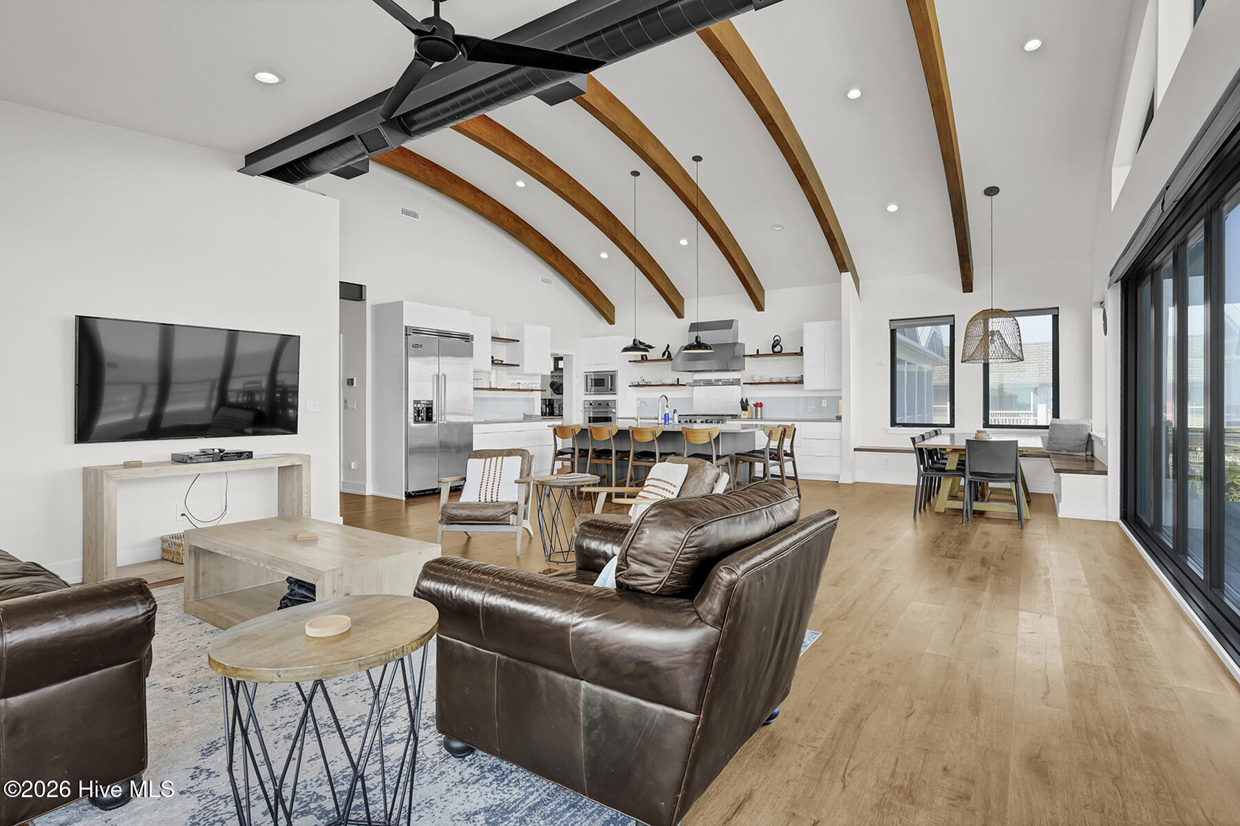 100565280 | Photo 15