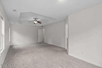 100548839 | Photo 24